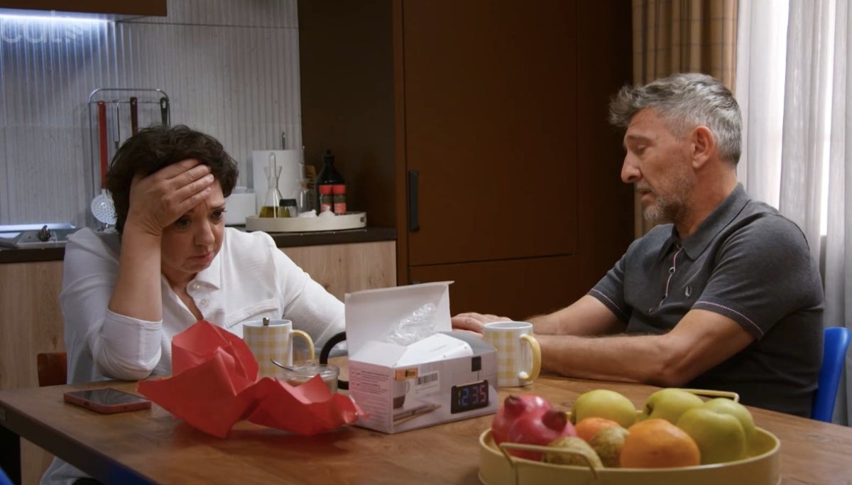 El Jordi intenta ajudar la Gina per buscar solucions a 'Com si fos ahir' | 3Cat