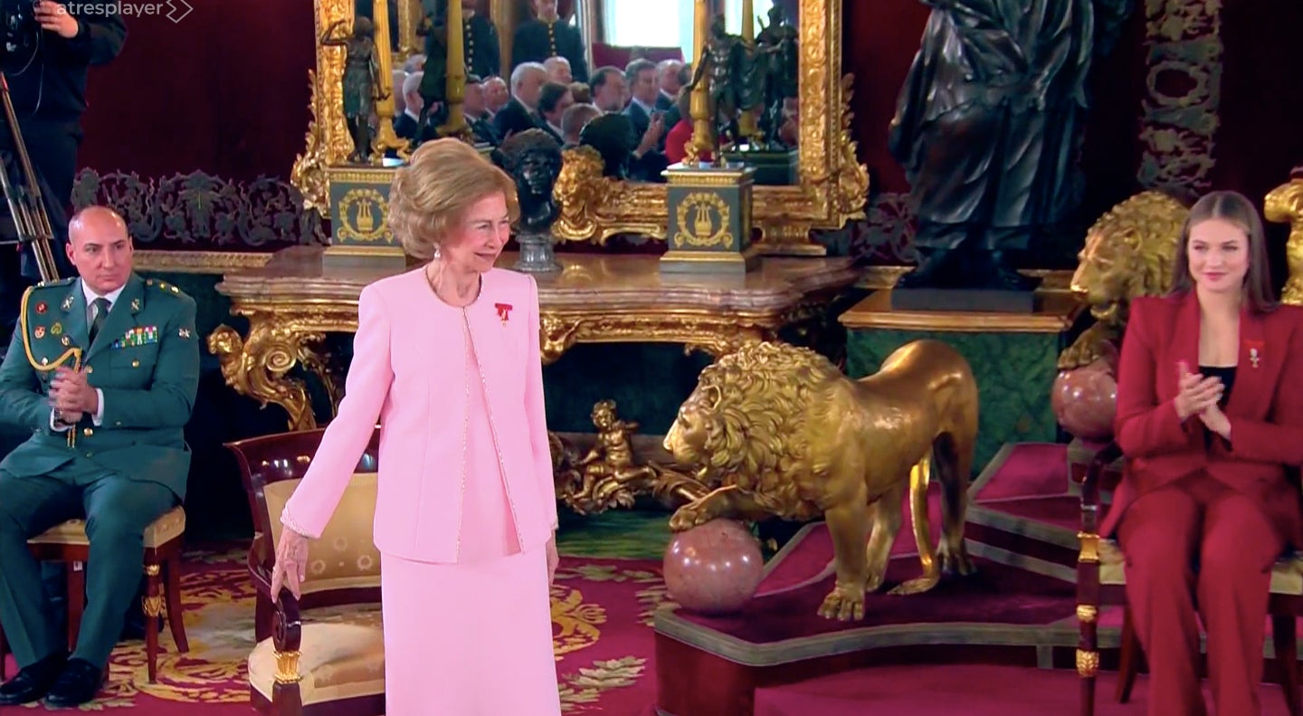 Elionor aplaudeix l'àvia en el seu gran reconeixement - Antena 3