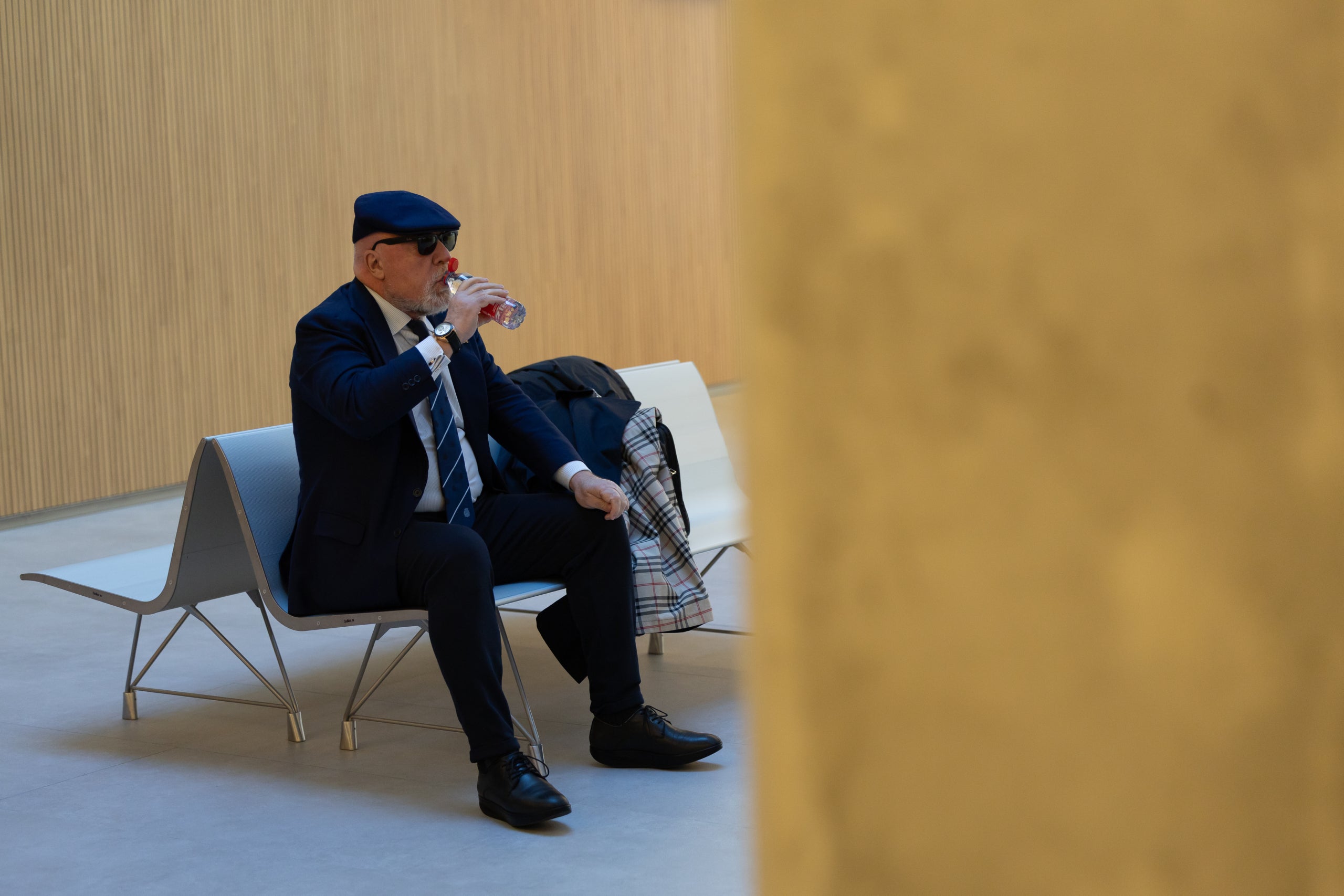 Villarejo beu aigua abans d'entrar al Jutjat/ Maricel Blanch / Europa Press