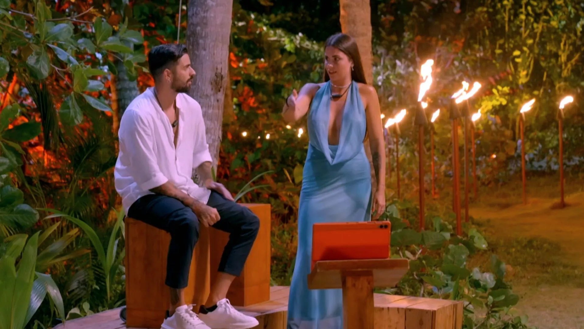 Fuerte bronca entre la pareja expulsada - Telecinco