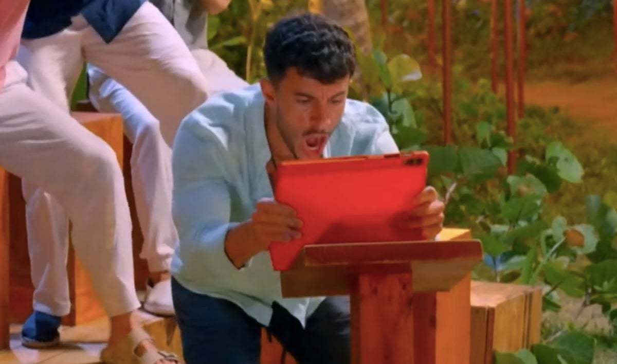 Juanpi descobreix la infidelitat de la seva xicota a 'La isla de las tentaciones' | Telecinco