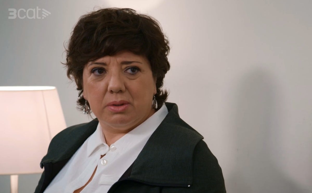 La Gina busca solucions per a la lesió de l'oïda a 'Com si fos ahir' | 3Cat