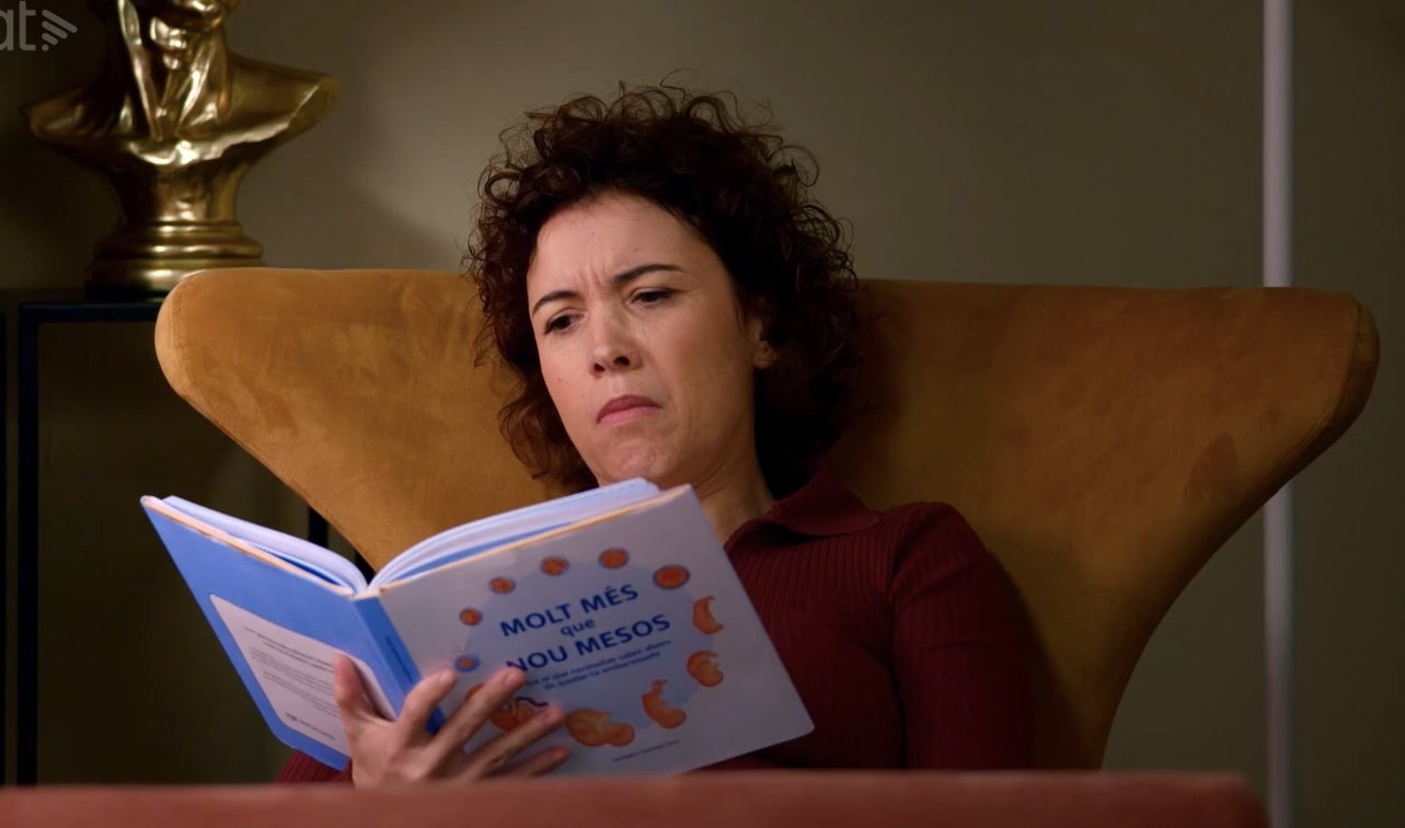 La Itziar s'informa sobre el procés d'embaràs a 'Com si fos ahir' | 3Cat.