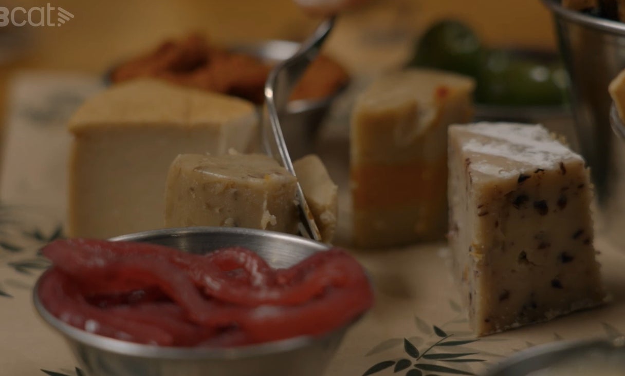 La taula de degustació de formatges vegans a 'Joc de cartes' | 3Cat