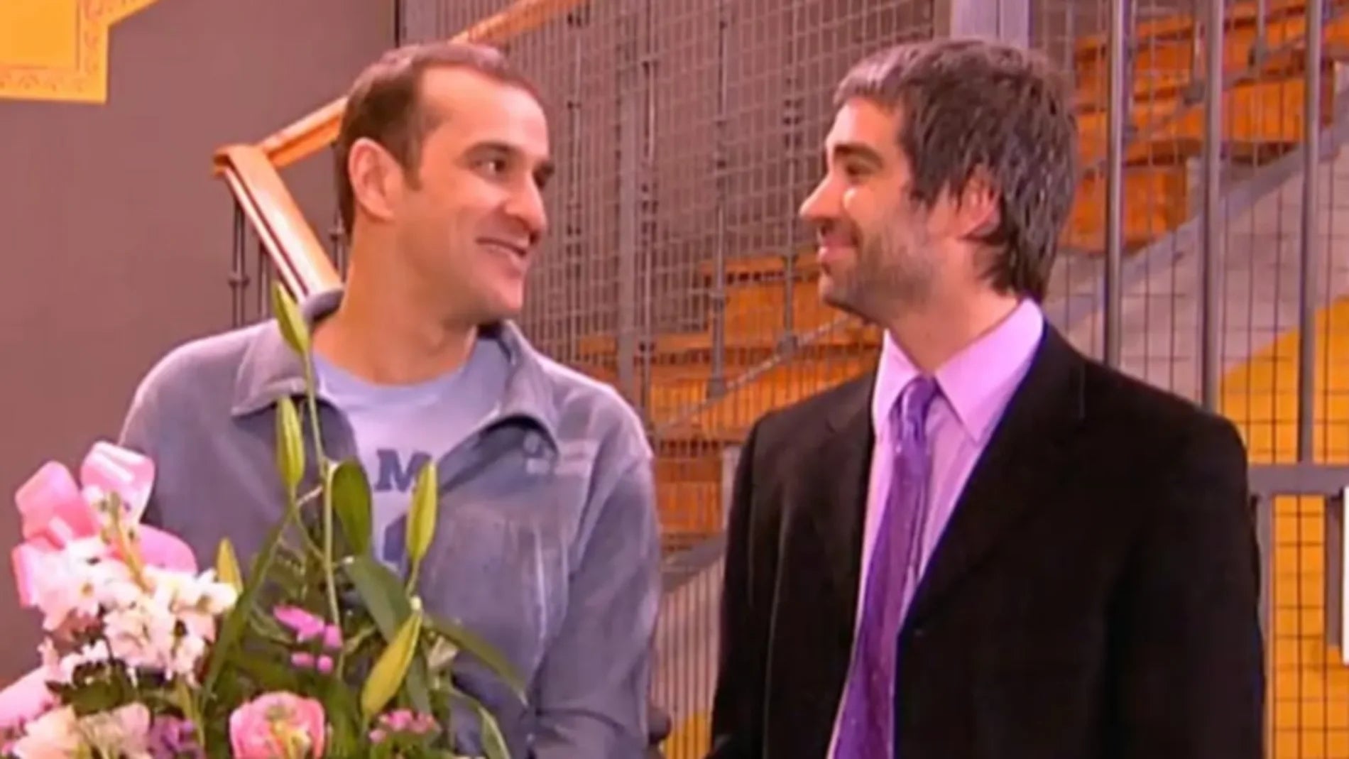 Luis Merlo y Adrià Collado en los papeles de Mauri y Fernando en 'Aquí no hay quien viva' | Atresplayer