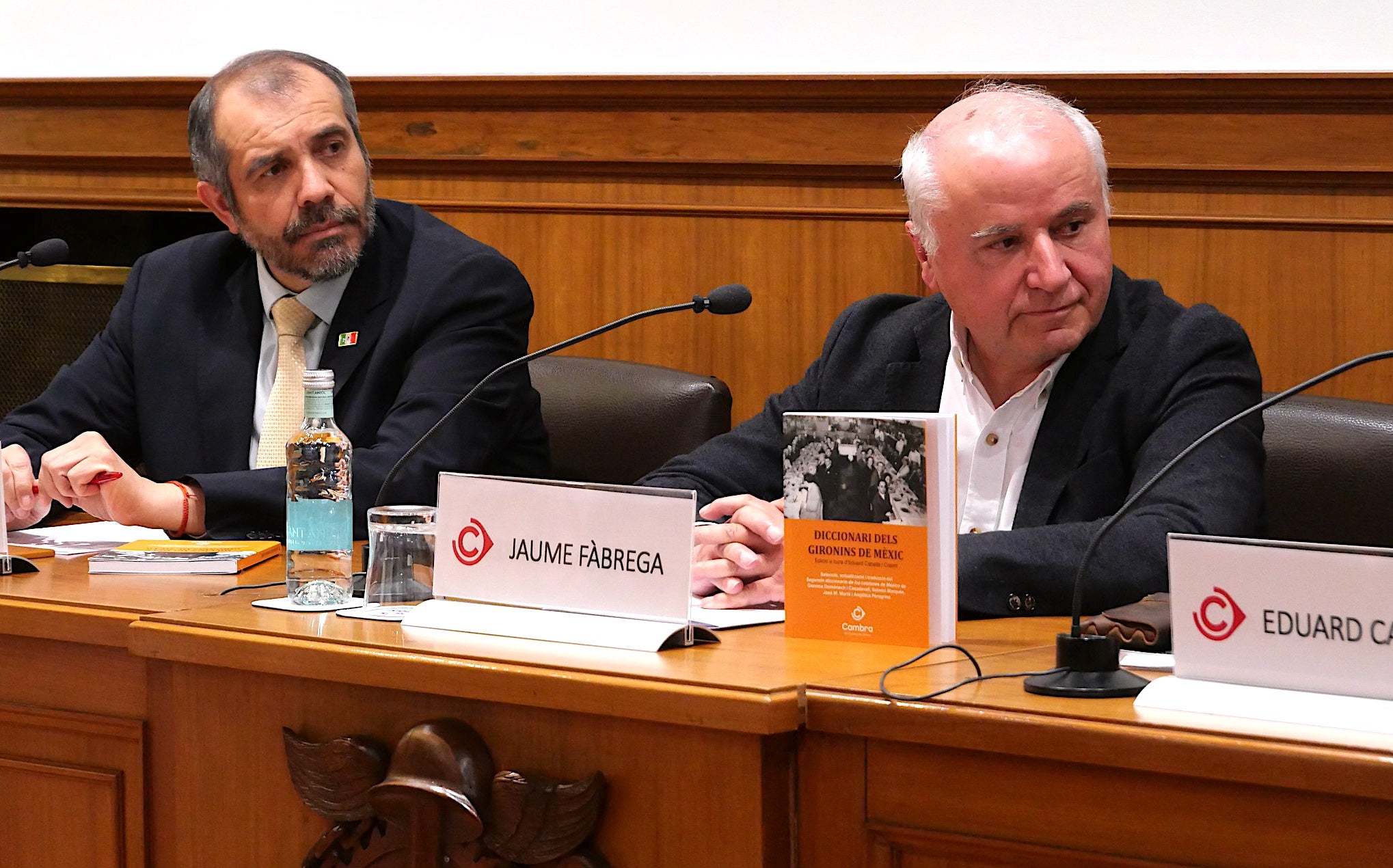 Adrián Michel i Jaume Fàbrega, durant la presentació del 'Diccionari dels gironins de Mèxic', aquest 20-N a la Cambra de Comerç de Girona / Cedida