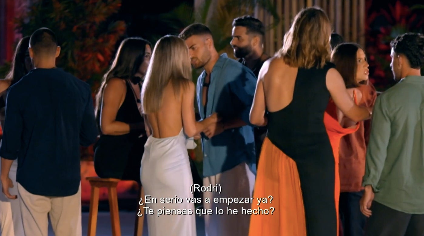 Sandra Barneda interviene en el cara a cara caótico de 'La isla de las tentaciones' | Telecinco