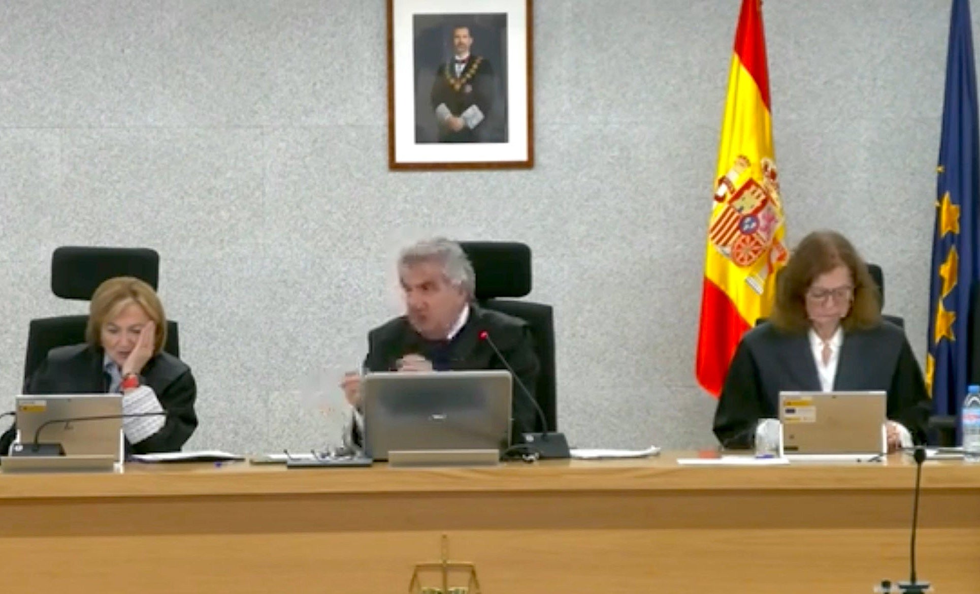 El tribunal de l'Audiència Nacional que ha decidit que Pujol fos jutjat, amb Ricardo de Prada al mig/ Q.S.