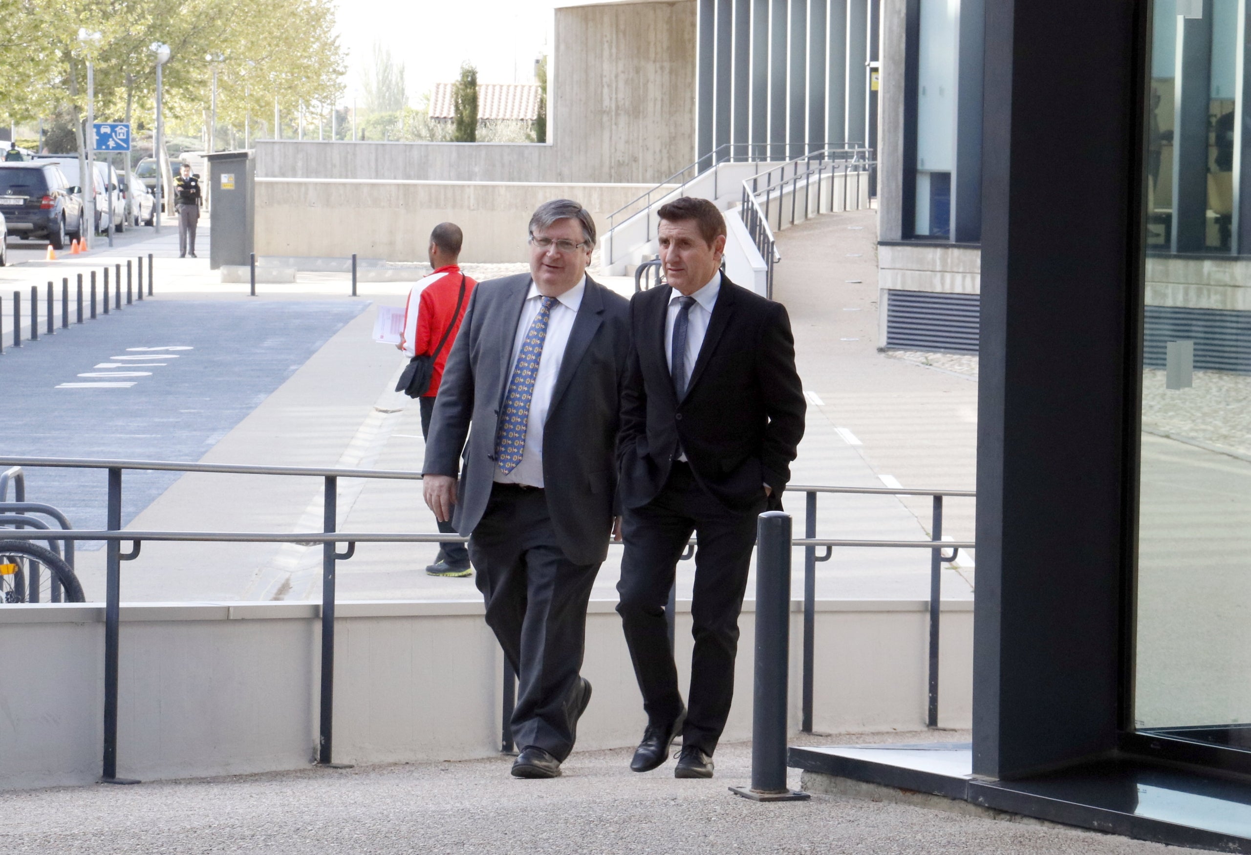 L'advocat Jorge Español i l'exalcalde de Sixena,  Ildefonso Salillas/Laura Pérez/ACN