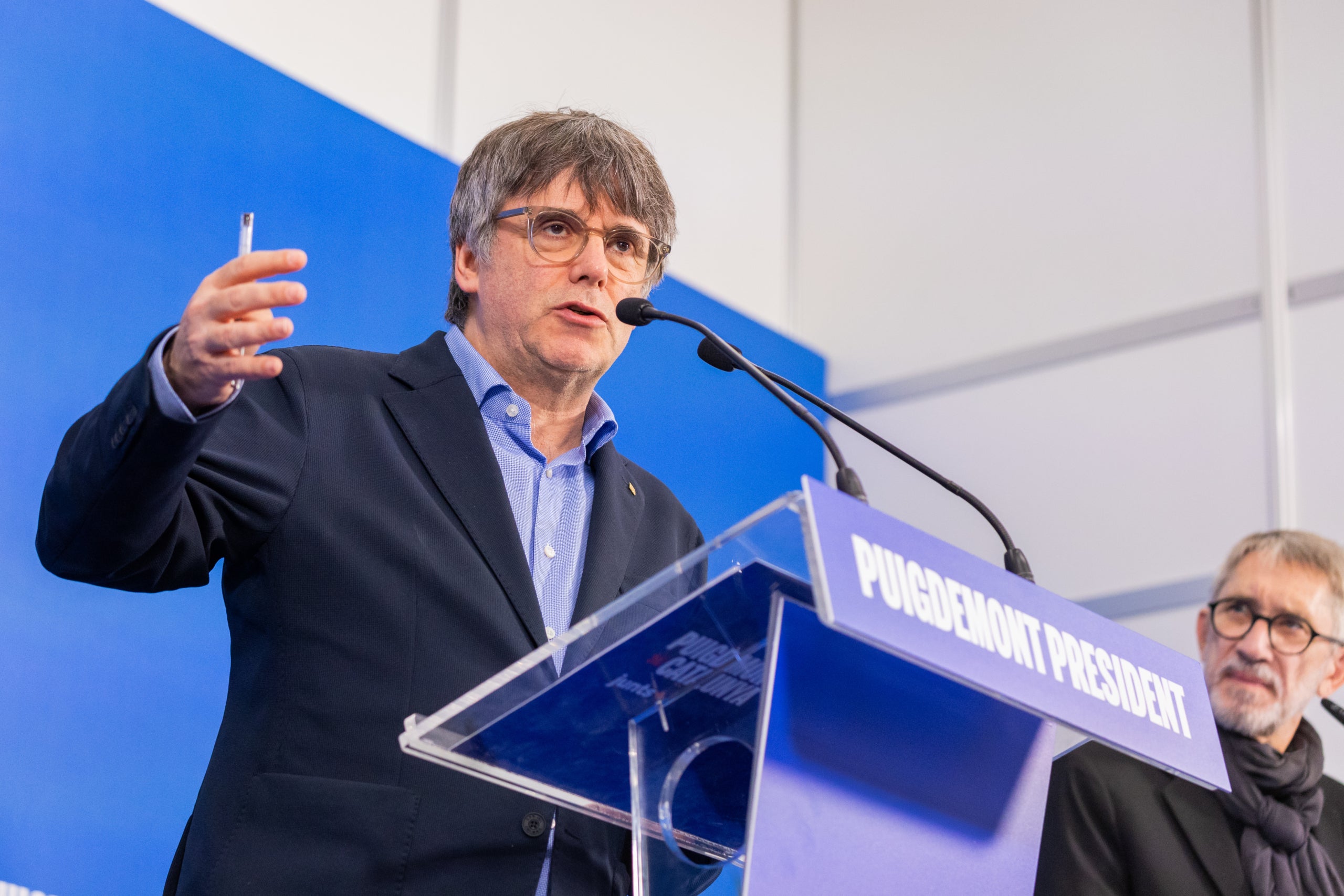 Carles Puigdemont i Agustí Colomines durant un acte de campanya a Argelers per a les eleccions del 12-M / Junts