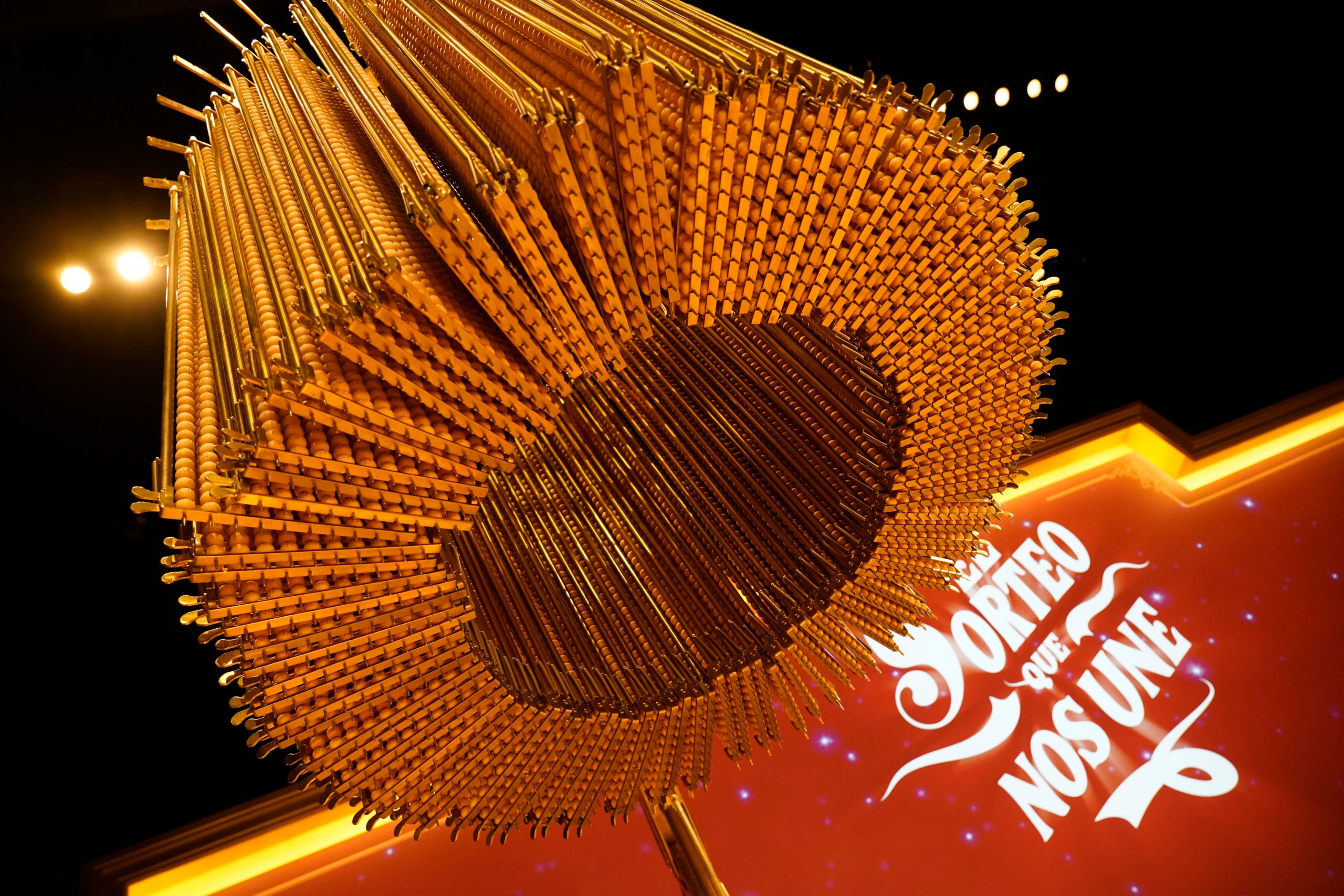 El sorteig de la Loteria de Nadal deixarà una bona picossada a moltes cases / ACN