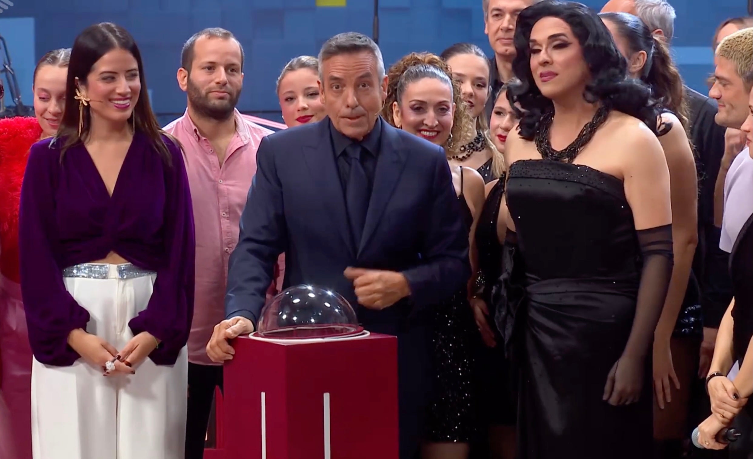 Ramon Pellicer i part dels participants en el tram final de 'La marató' de TV3 del 2025, moments abans de descobrir el marcador final / 3Cat