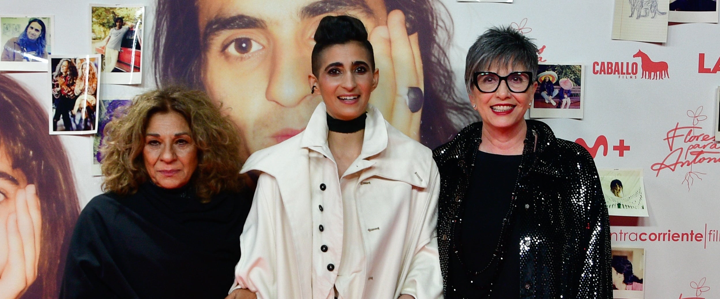 Alba Flores, con Lolita y Ana Villa en la premiere del documental sobre su padre - Europa Press