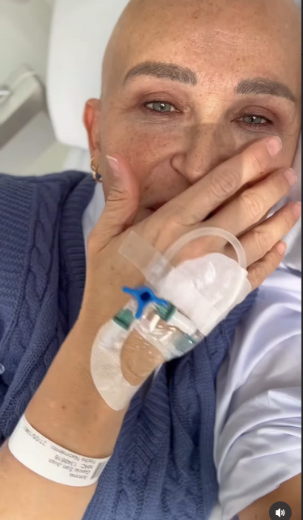 Antonia San Juan a l'hospital durant una sessió de quimioteràpia | Instagram
