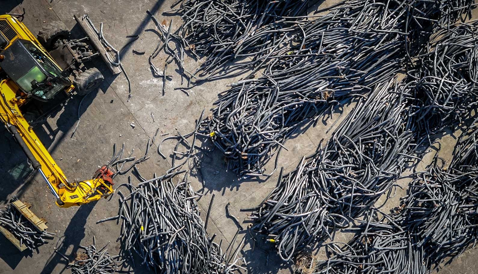 Procés previ al reciclatge de cables / Suez