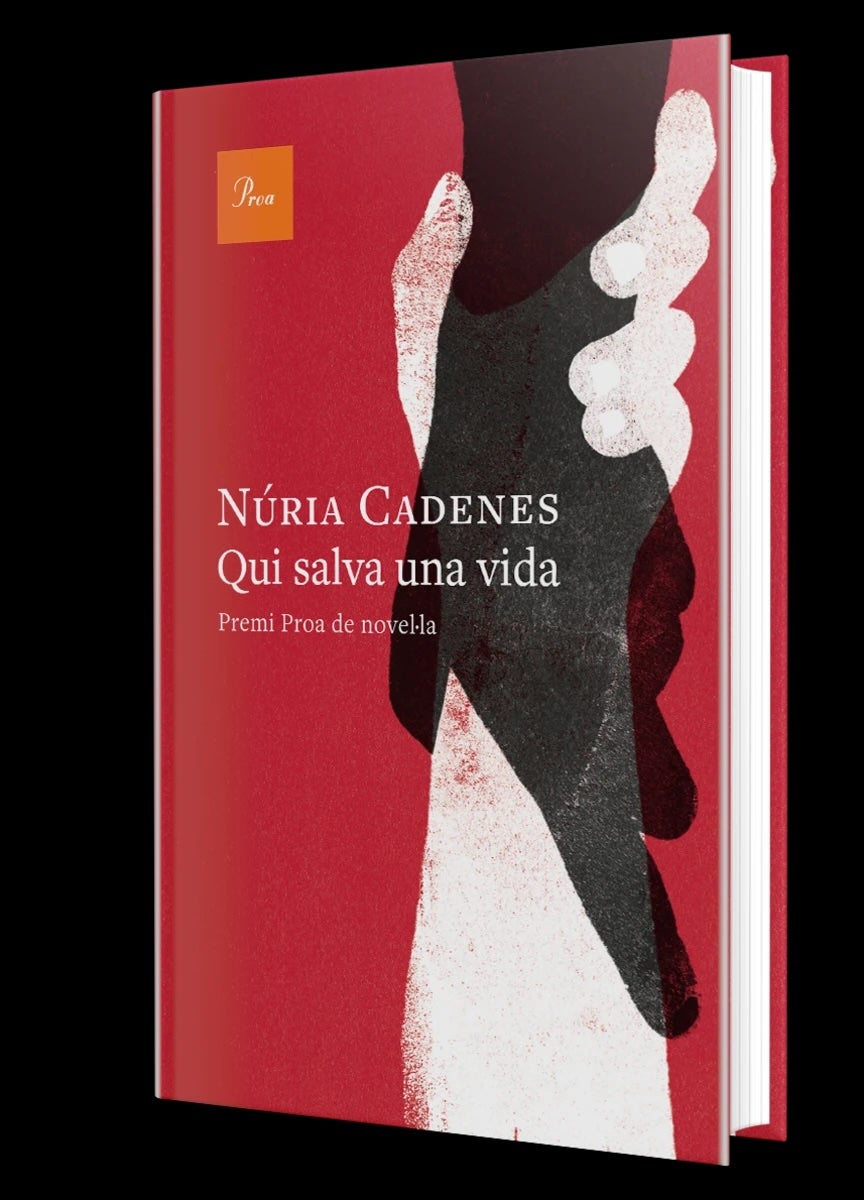 Coberta de la novel·la de Núria Cadenes 'Qui salva una vida', d'Edicions Proa
