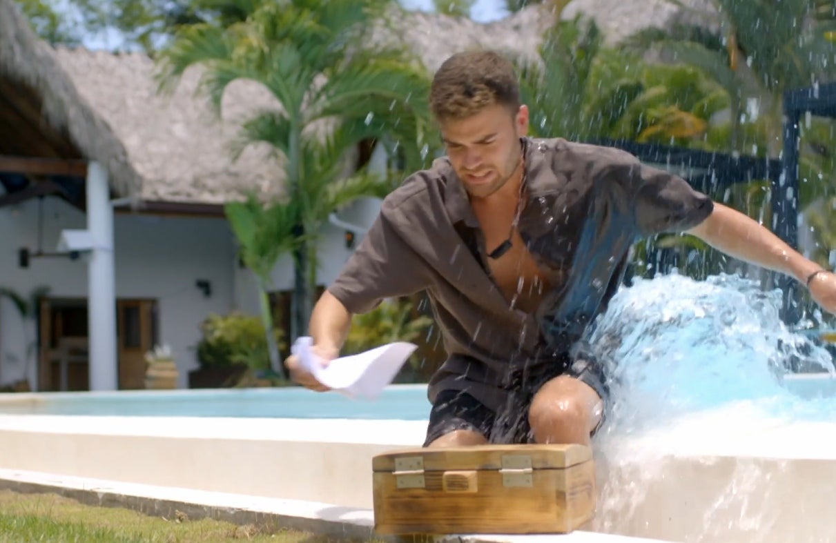 Darío reacciona de manera violenta al castigo de 'La isla de las tentaciones' | Telecinco