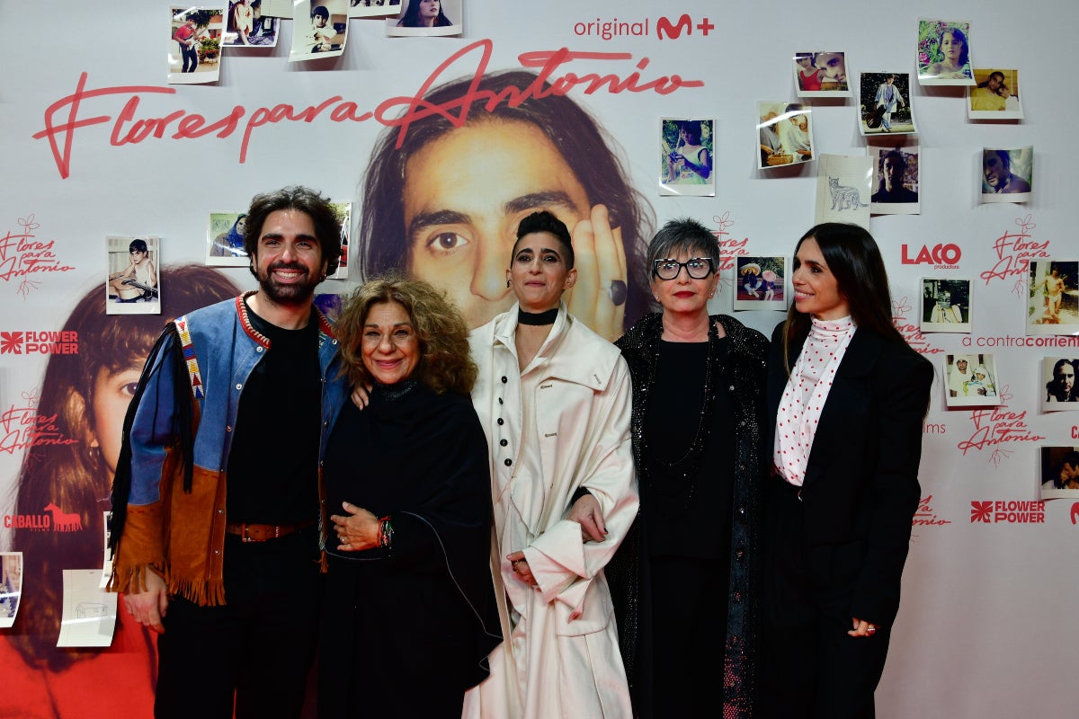 Elena, con el resto de la familia en el estreno del documental sobre Antonio Flores - Europa Press