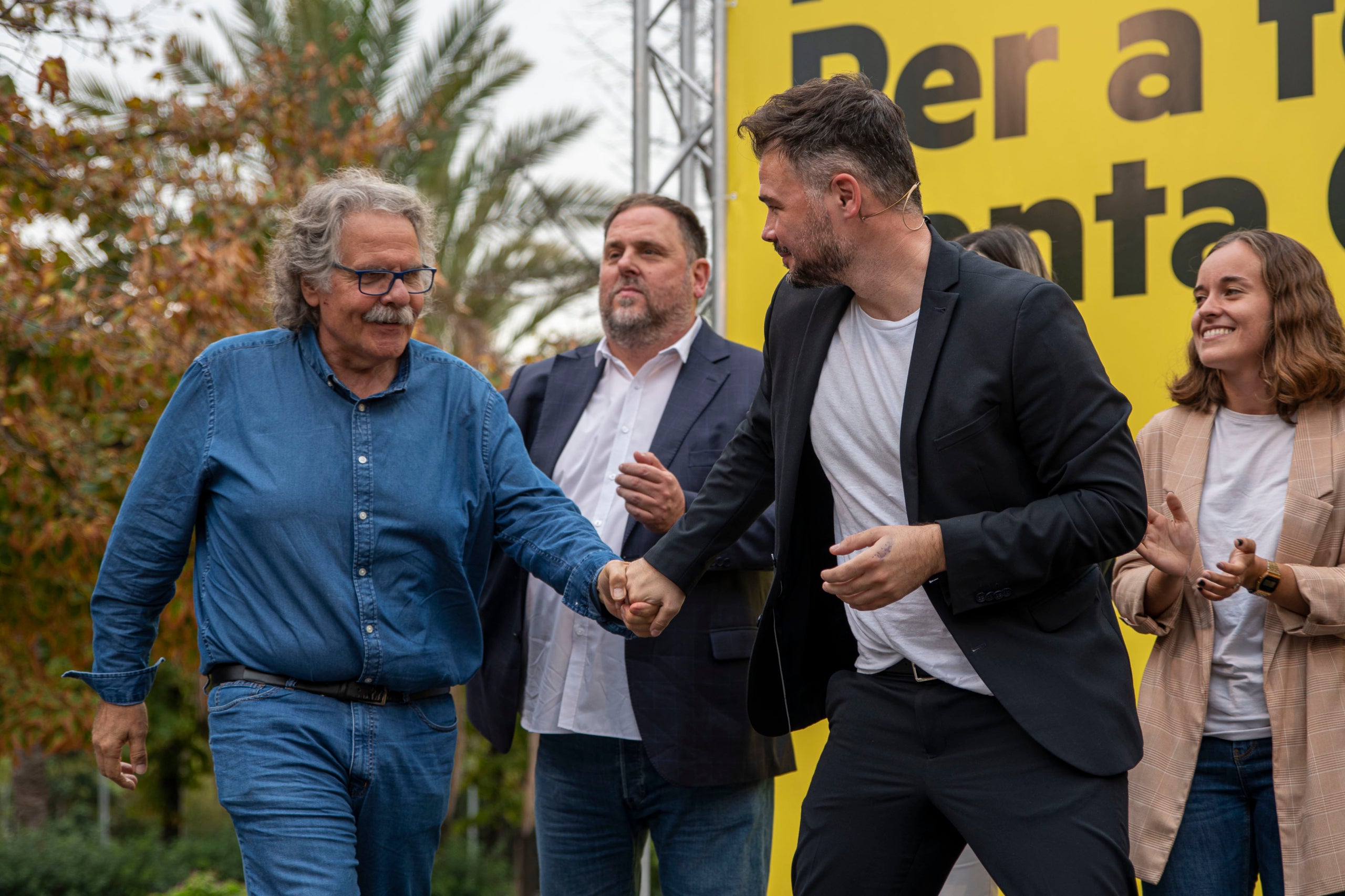 Joan Tardà, con Gabriel Rufián, y Oriol Junqueras detrás, en un acto electoral en el año 2022 / Lorena Sopêna / Europa Press