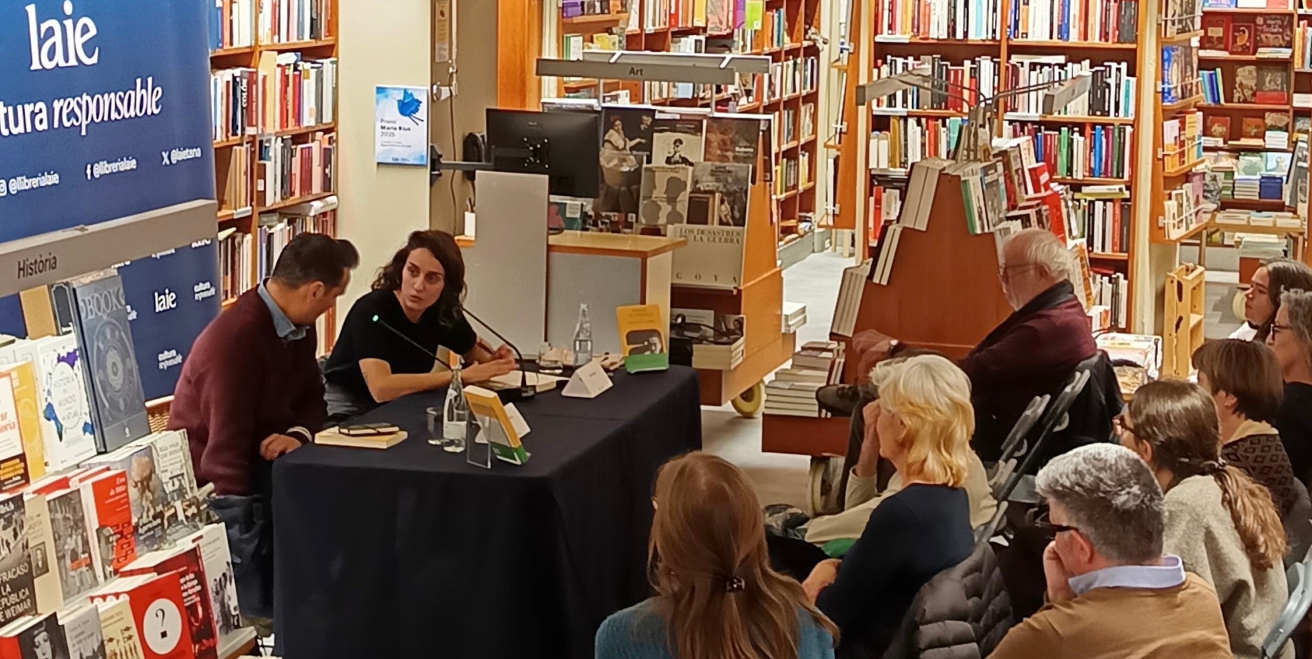 La presentació del llibre 'Prosa de combat', a càrrec de Júlia Ojeda i Òscar Andreu / Llibreria Laie