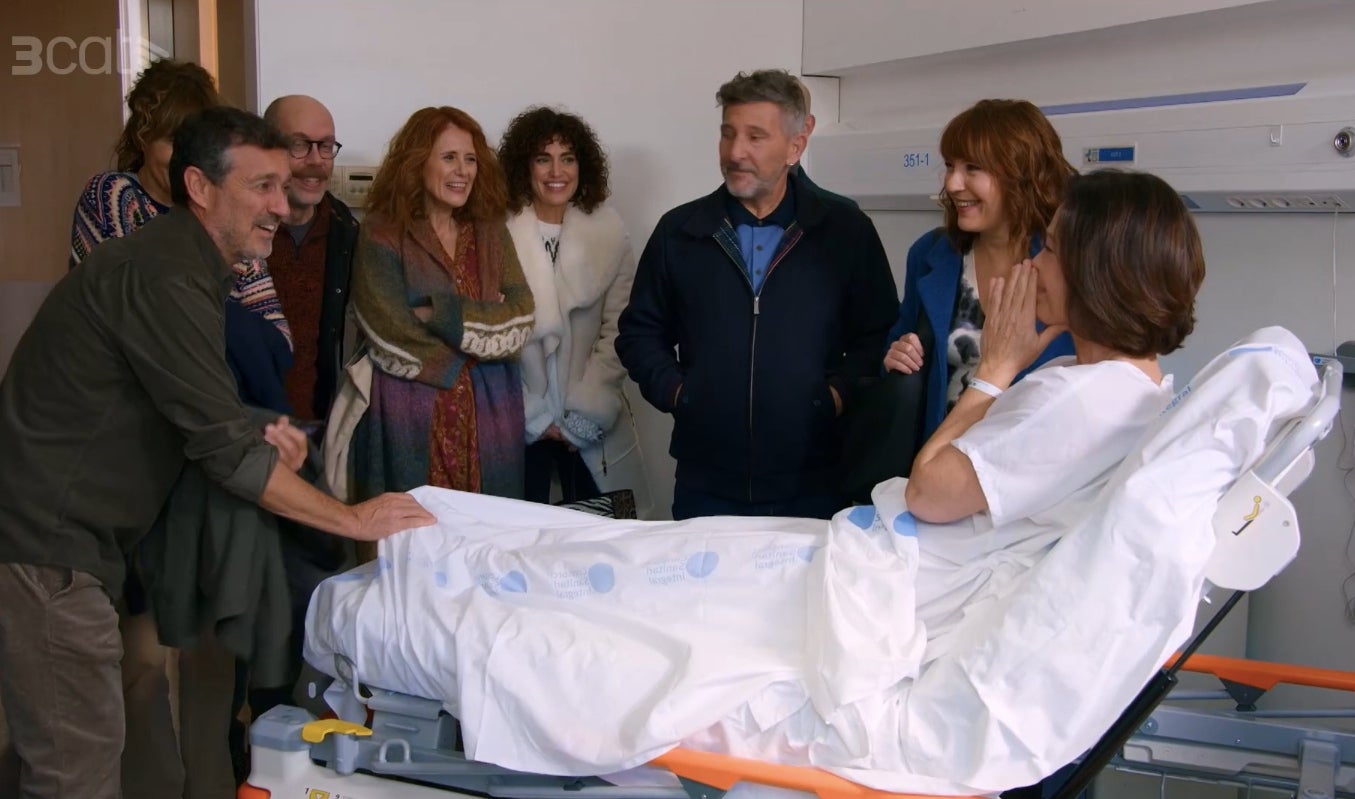 La colla de 'Com si fos ahir' es presenta a l'hospital per fer costat a la Sílvia | 3Cat