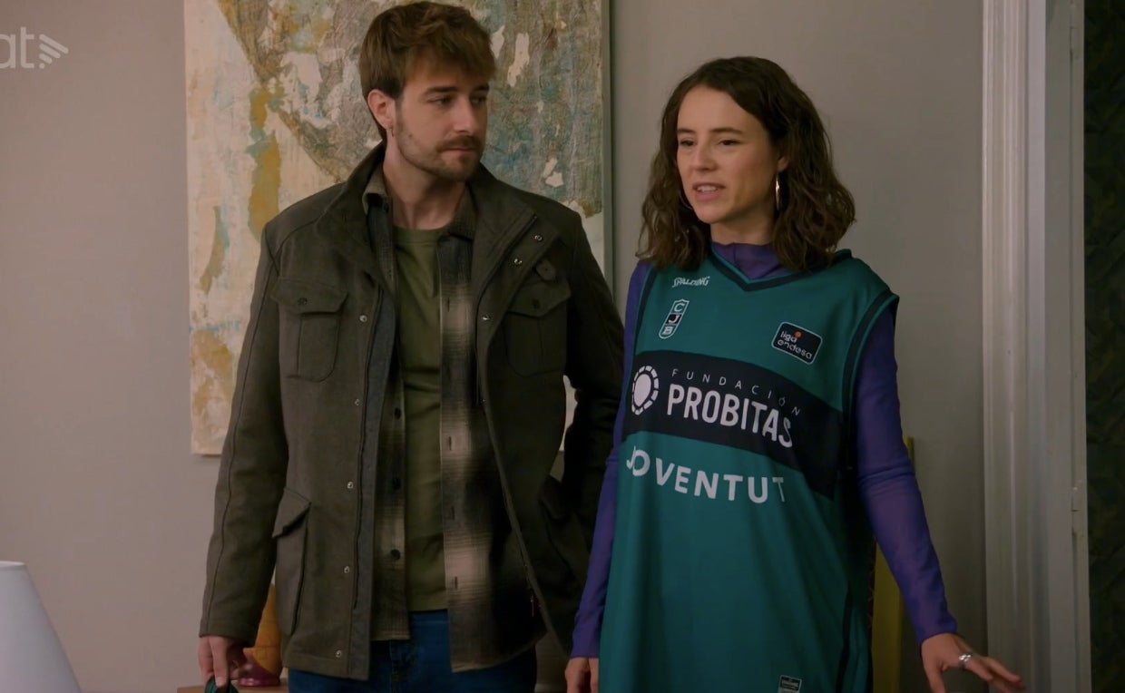 La Naiara intenta oficialitzar la relació amb el Ferni a 'Com si fos ahir' | 3Cat