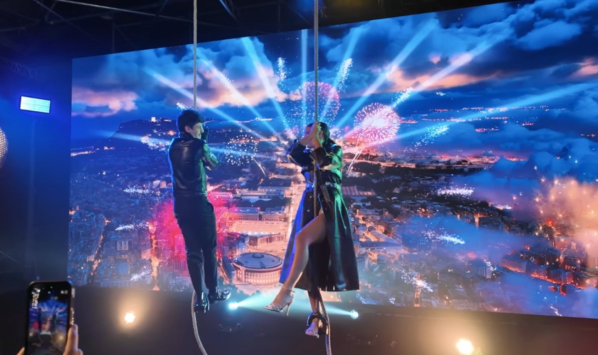 Laura Escanes i Miki Núñez es preparen per a les campanades _ YouTube