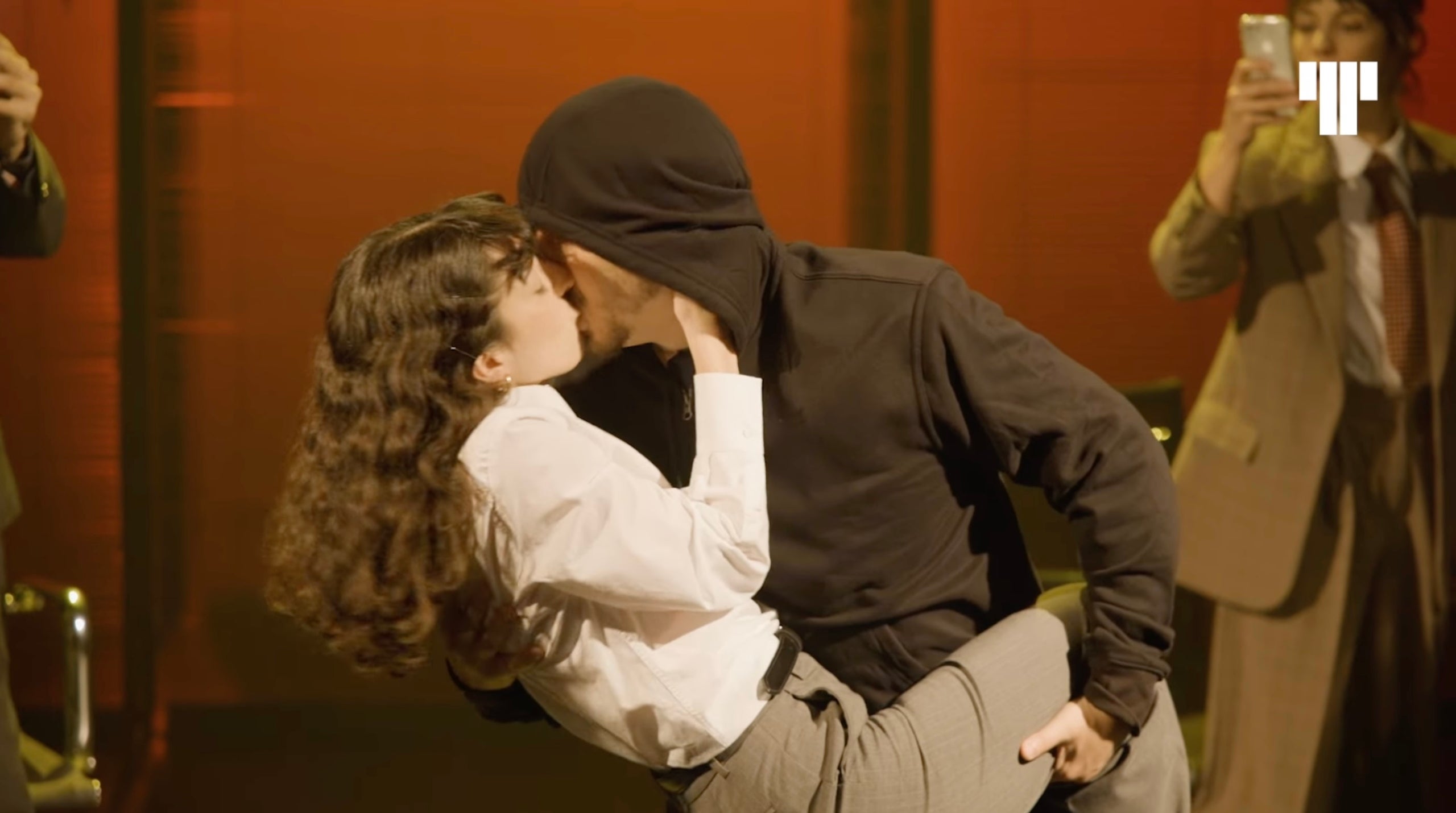 Andrea Sanchez i Sos i Asier Gilabert en un moment d'El manifest Mangione