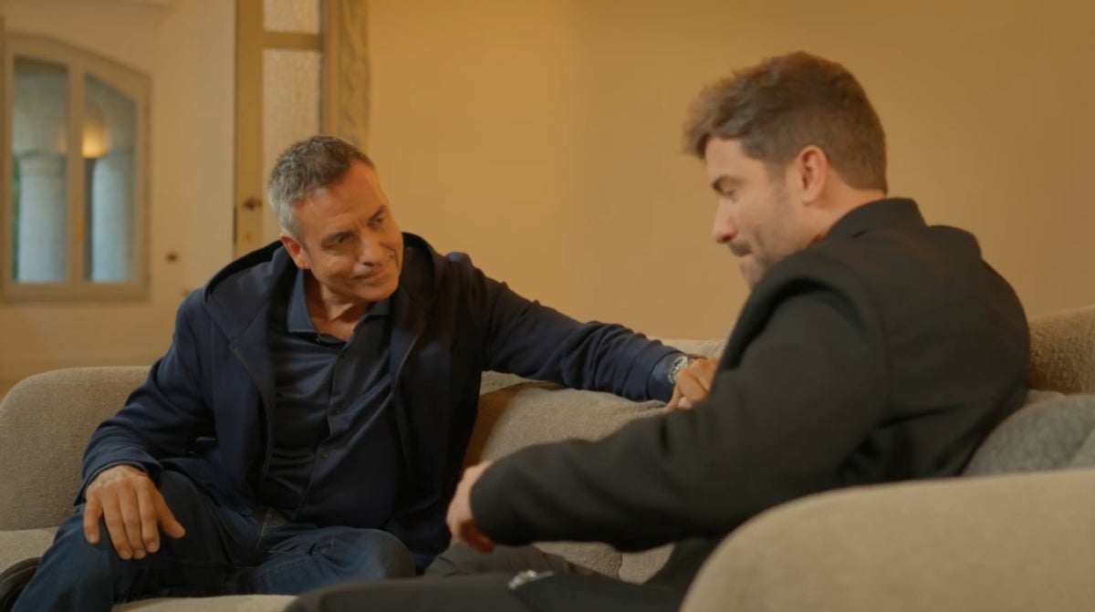 Ramon Pellicer al costat de Pablo Alborán, parlant d'una experiència amb el càncer propera a l'artista | 3Cat