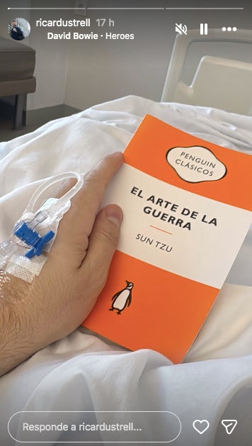 Ricard Ustrell mostra què llegeix a l'hospital - Instagram