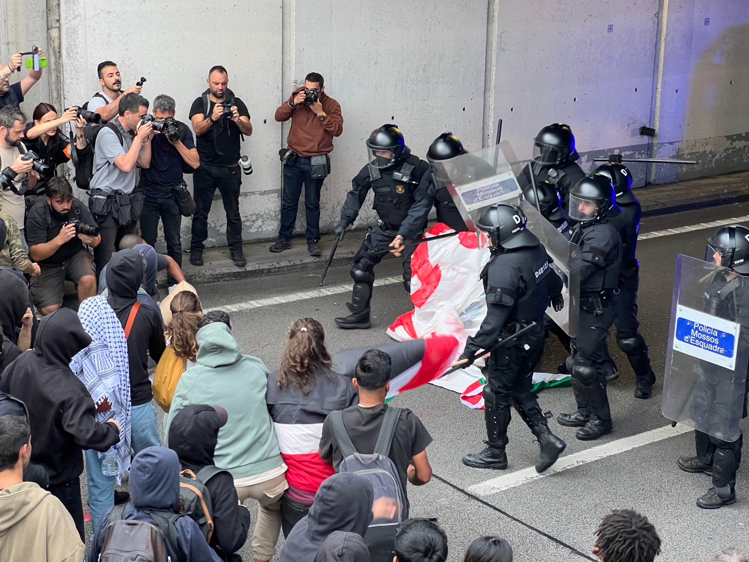 Una càrrega de la Brimo, que s'hauria de dir dissolució, segons la consellera Parlon, el dos d'octubre a Barcelona/ACN