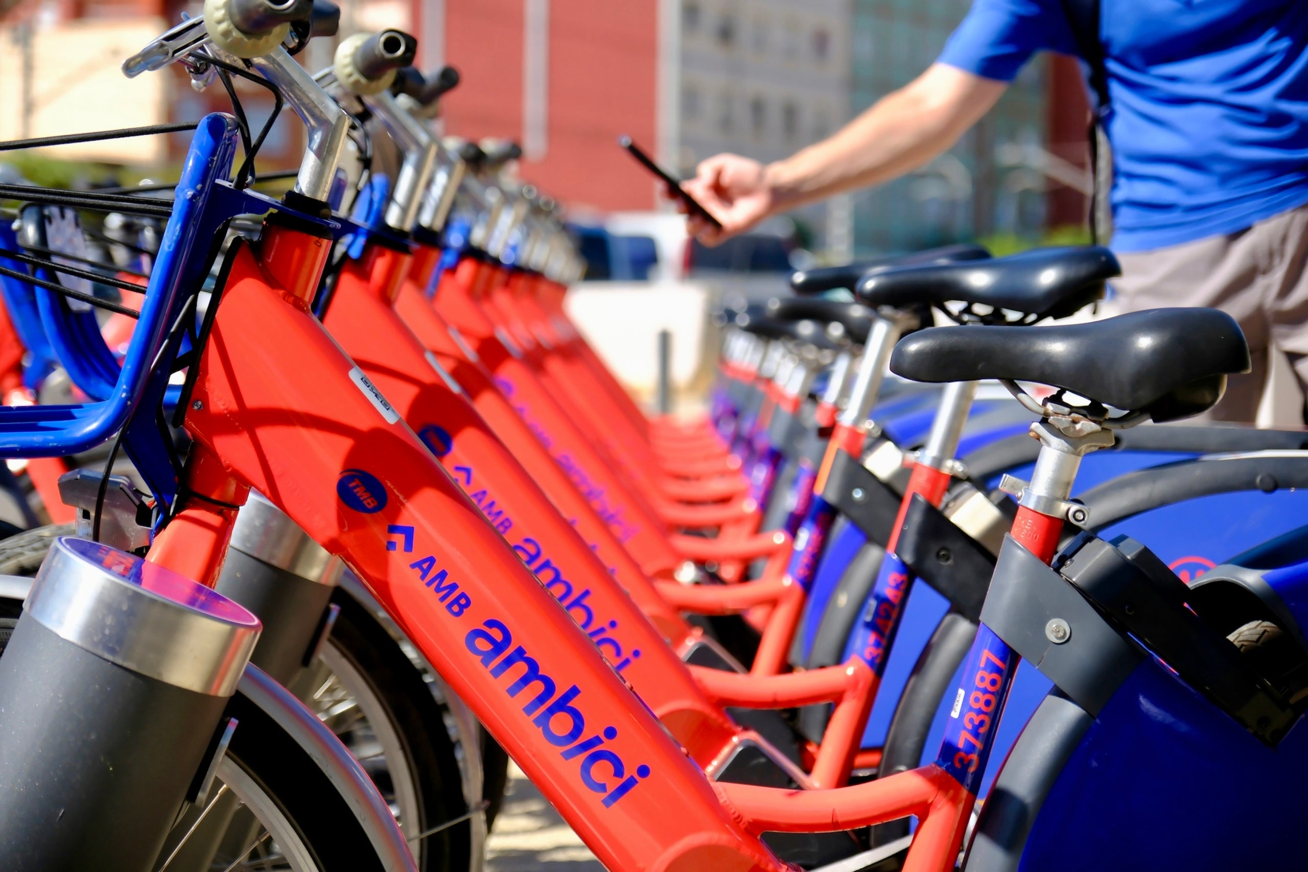 La bicicleta pública metropolitana, AMBici, va tancar el 2025 amb 23.000 subscriptors i més de dos milions de viatges anuals / AMB