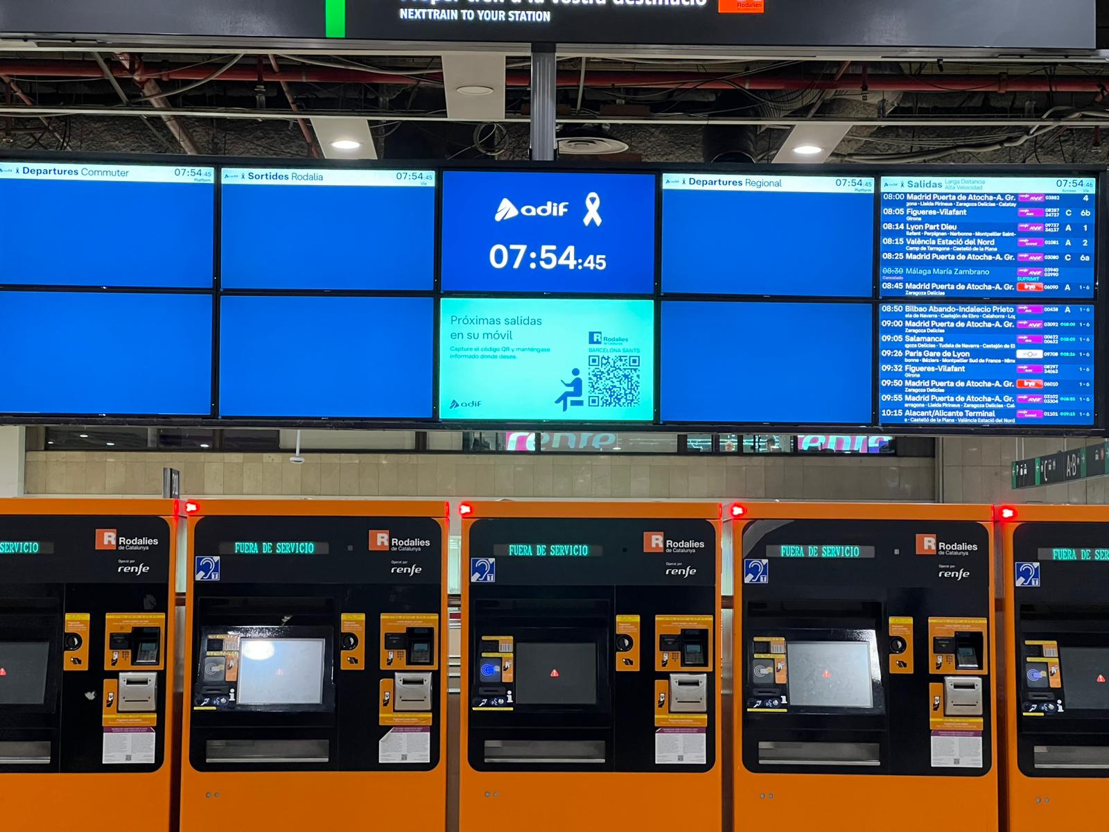 Les pantalles de l'Estació de Sants sense trens per la suspensió del servei de Rodalies / ACN