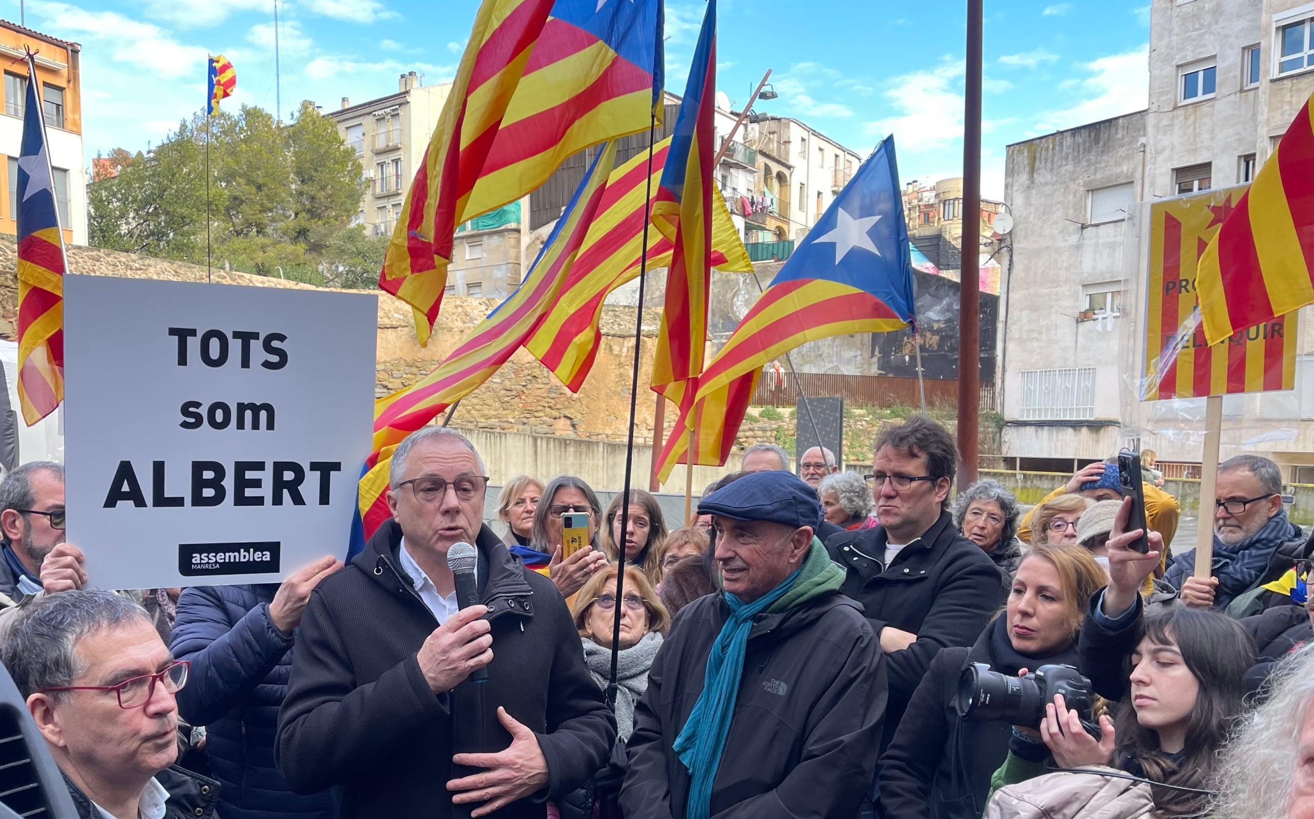 Albert Forcades, amb Lluís Llach i Jaume Alonso-Cuevillas,en sortir del jutjat/QS
