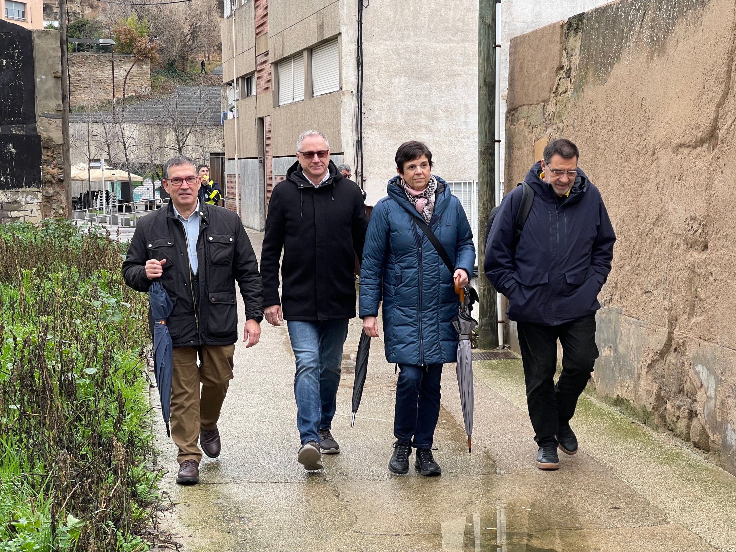 Jaume Alonso-Cuevillas, Albert Forcades i la seva dona, i Joan Rofas, en arribar al jutjat/Quico Sallés