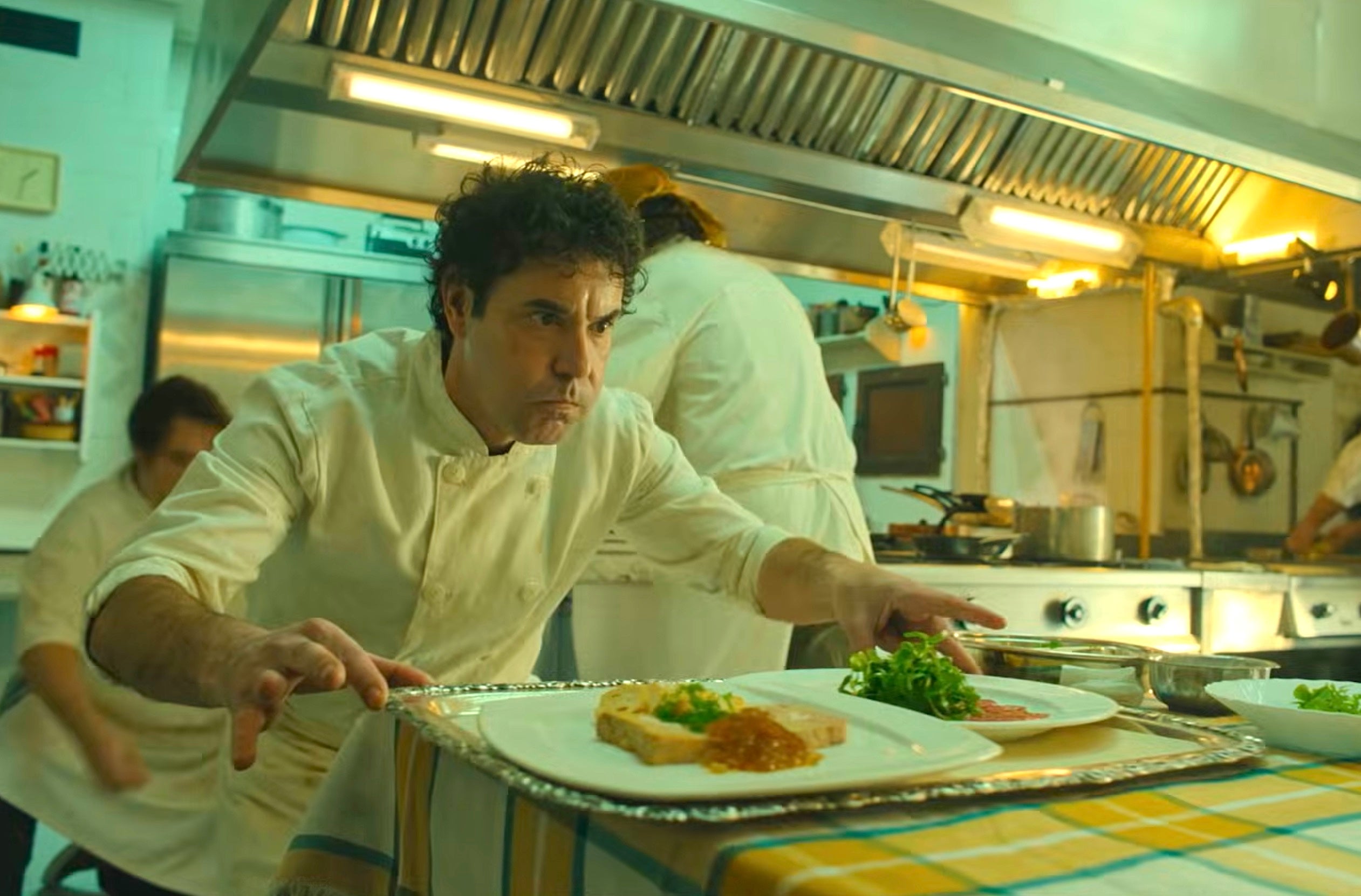 Miquel Fernández interpretant Ferran Adrià en una seqüència de la sèrie 'Gènesi' de 3Cat / YouTube 3Cat