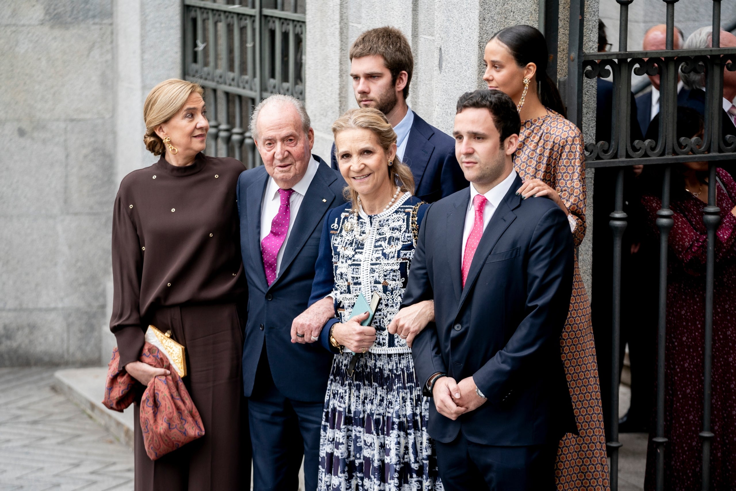 Joan Carles amb les seves dues filles i els seus nets | Europa Press