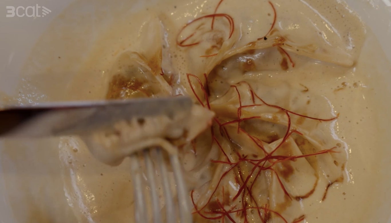  Les gyozes de secret ibèric són el plat estrella de 'Joc de cartes' | 3Cat