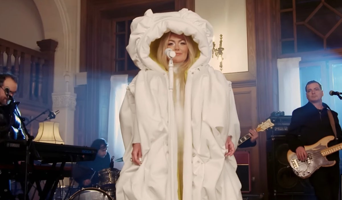 Les millors mofes al look d'Amaia Montero en el retorn de La Oreja de Van Gogh | RTVE