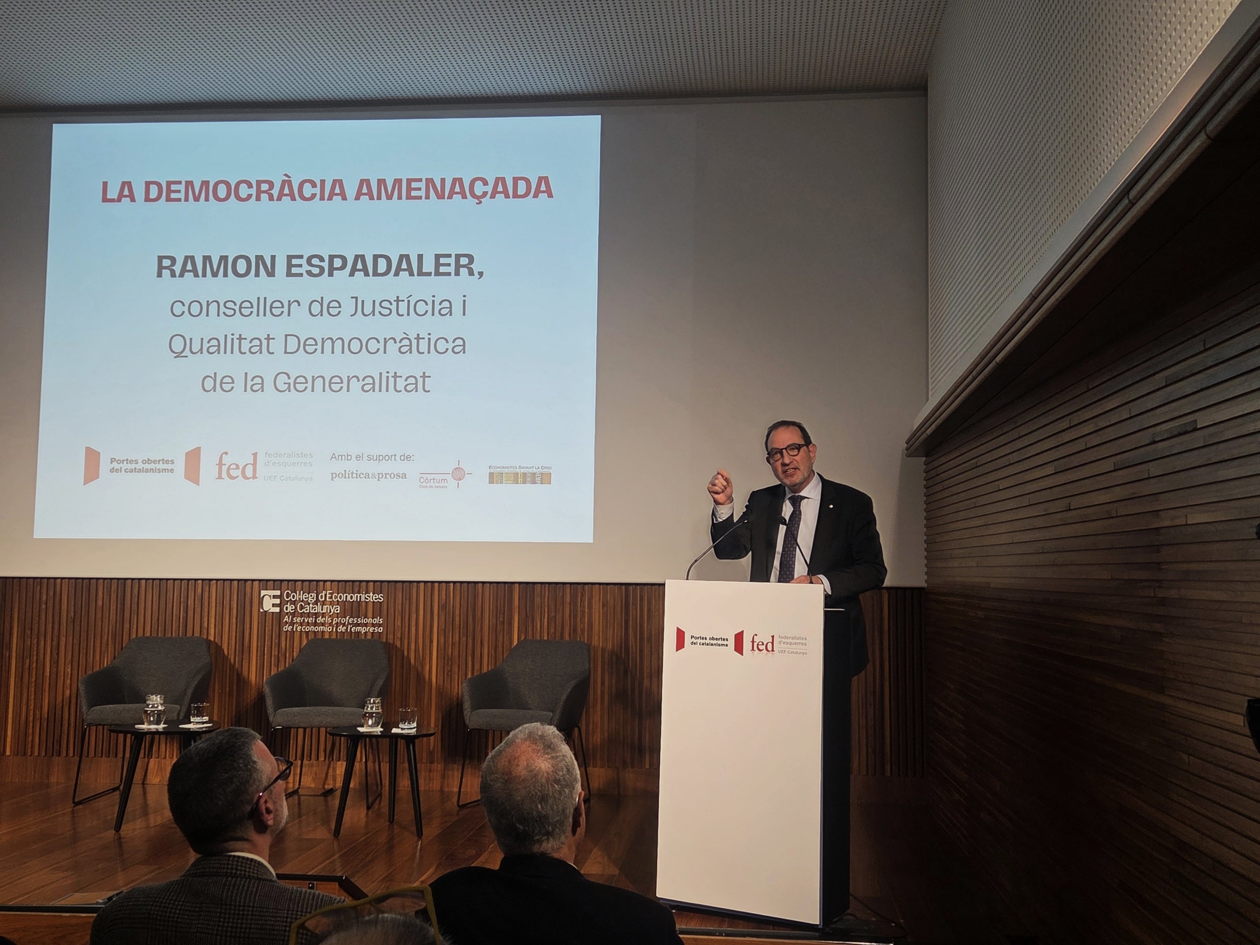 El conseller Ramon Espadaler, en la jornada  'La democràcia amenaçada' / Cedida