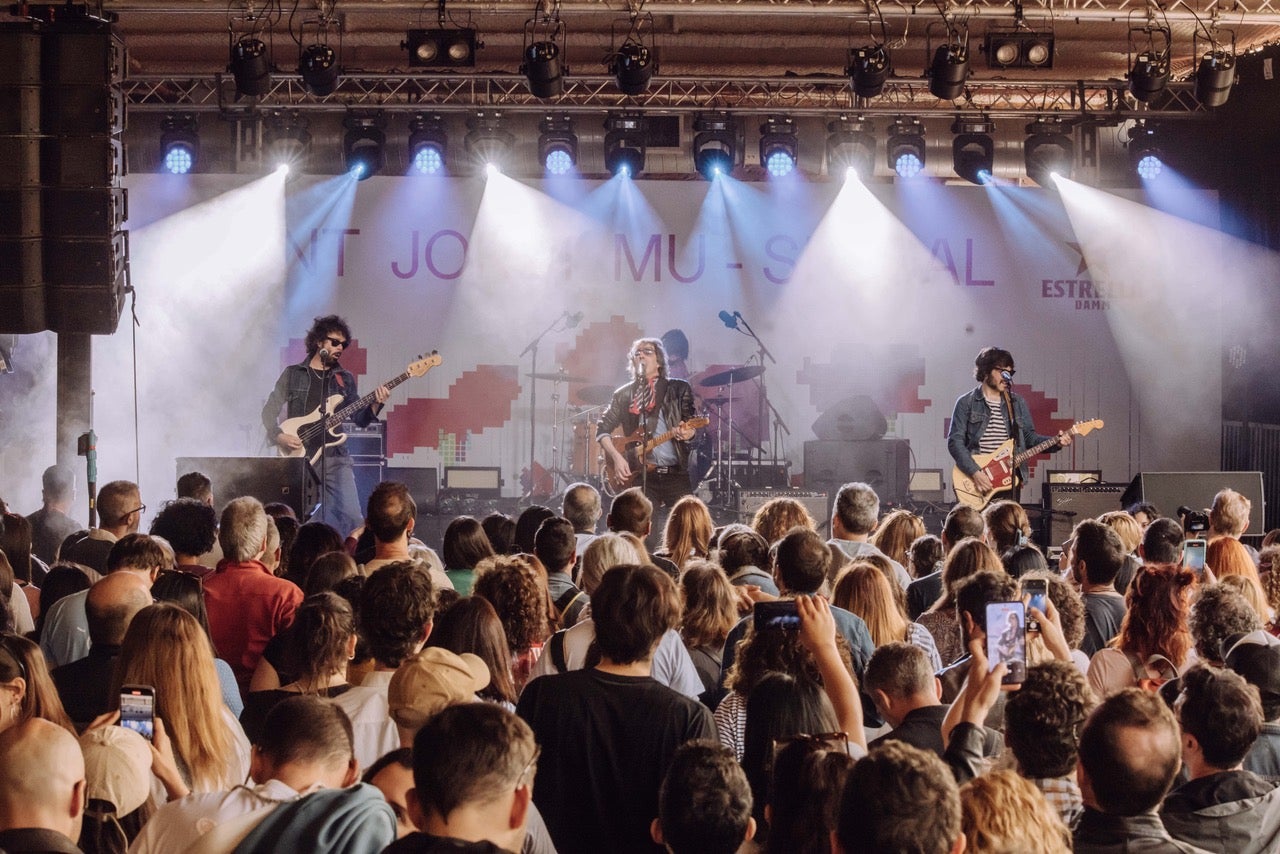 Actuació dels Sidonie a l'Antiga Fàbrica Damm al Sant Jordi Musical del 2025 / Cedida