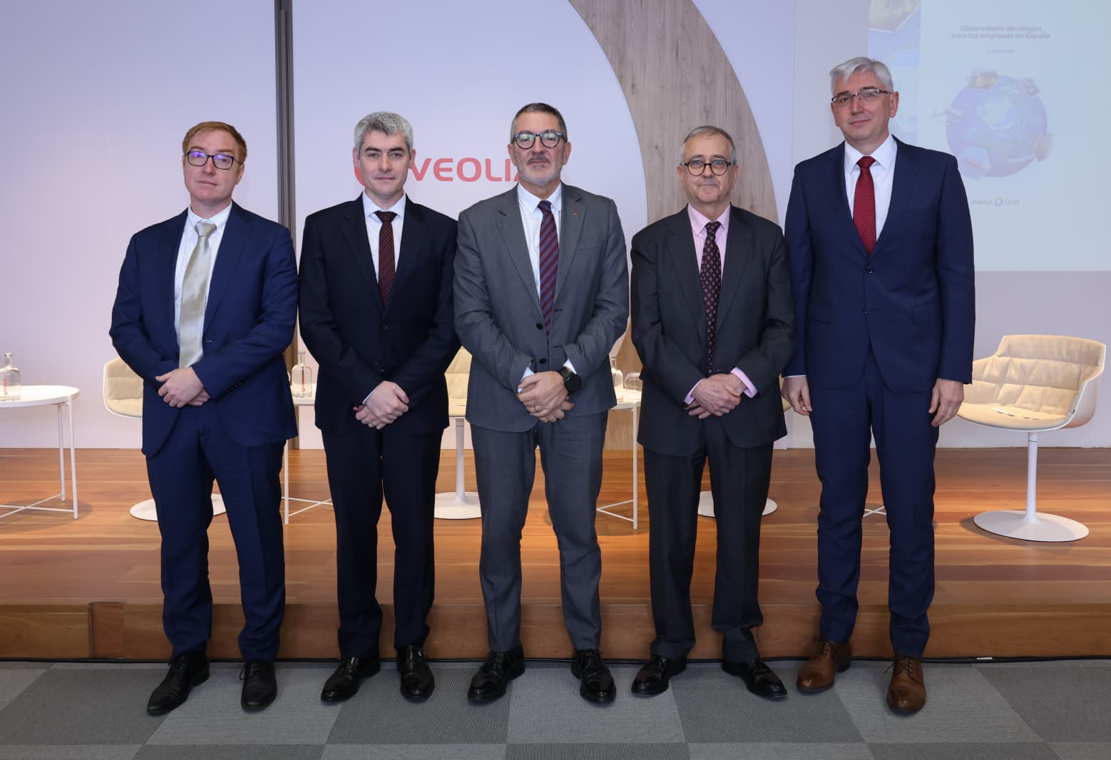 D'esquerra a dreta, Miguel Hernández, director general de l'Institut Cerdà, Daniel Tugues, director País de Veolia a Espanya, Miquel Sàmper, conseller d'Empresa i Treball de la Generalitat de Catalunya, Carlos Cabrera, president de l'Institut Cerdà i Narcís Berberana, vocal del Patronat de l'Institut Cerdà / Institut Cerdà