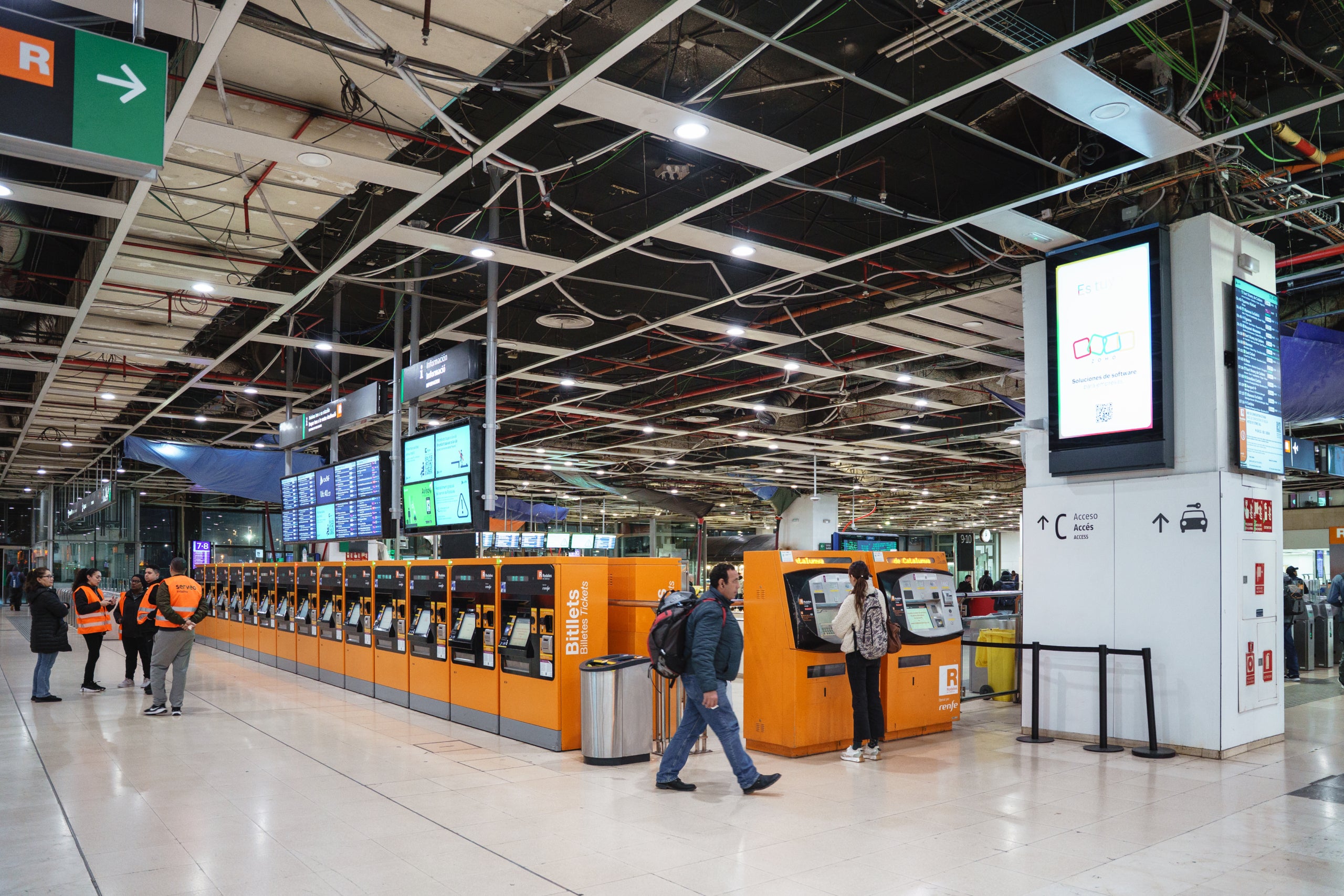 Vestíbul de l’estació de Sants amb pocs usuaris en el primer dia de vaga de maquinistes | Marc Font (ACN)