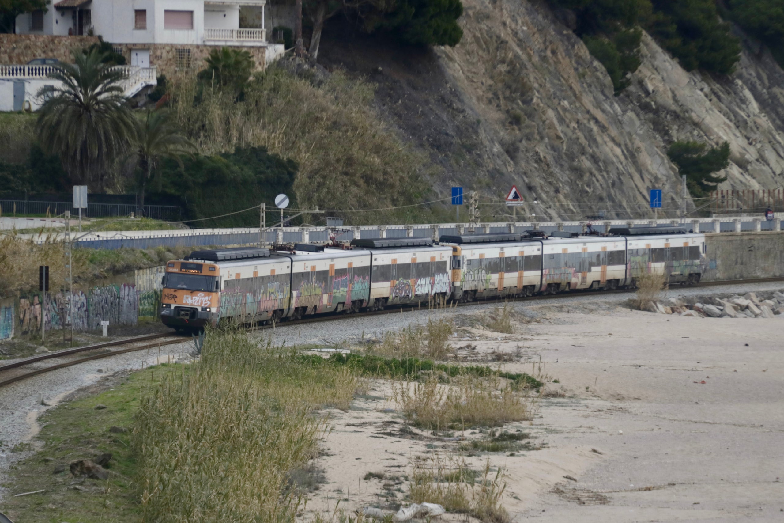 Un tren de l'R1 de Rodalies durant les setmanes de caos al servei ferroviari de Catalunya / Jordi Pujolar (ACN)
