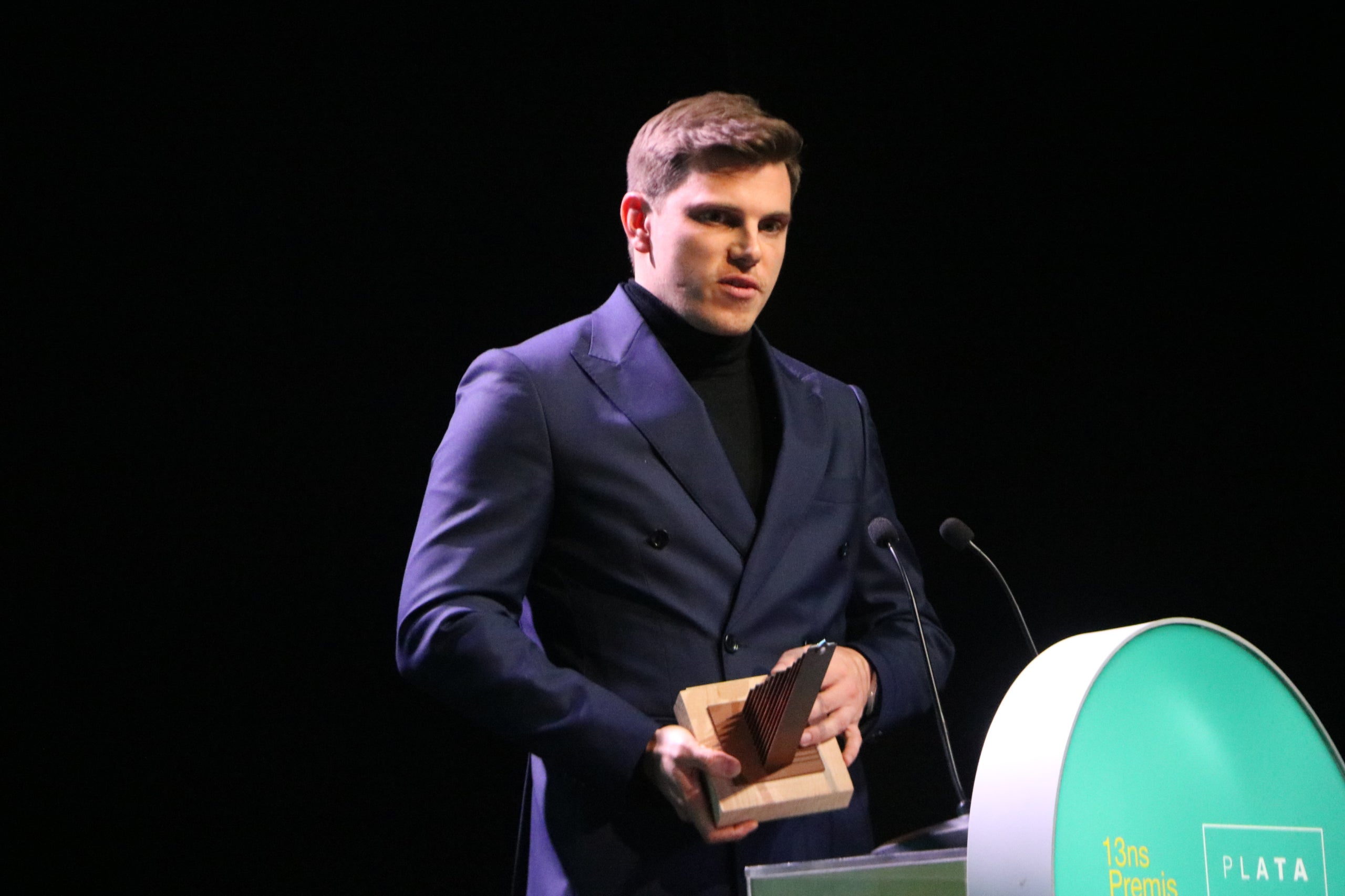 Un dels representants de La Bressola recull el Premi Martí Gasull i Roig de Plataforma per la Llengua / ACN