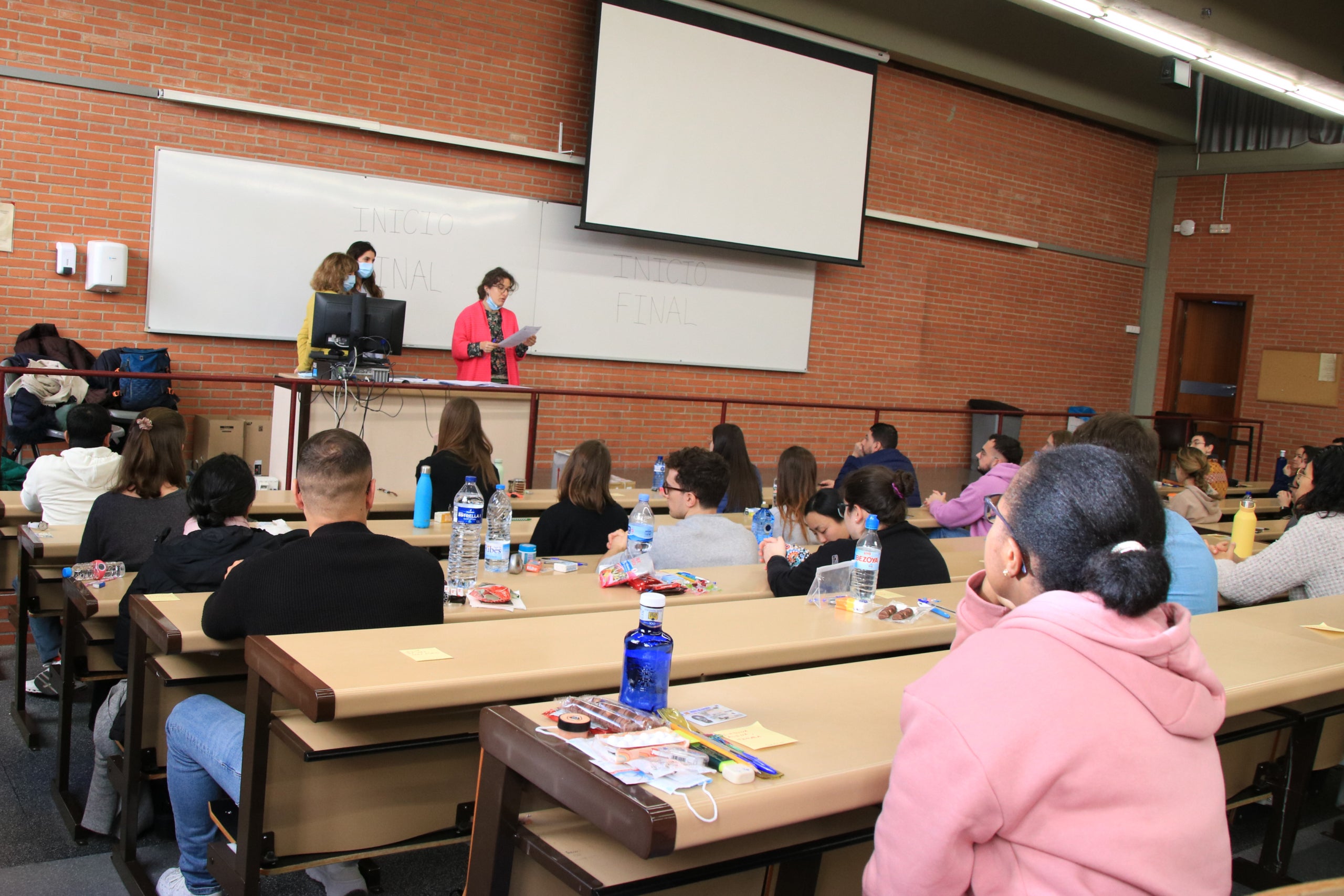 Estudiants de Medicina durant un exàmen del MIR, el 2023 / ACN-Carola López