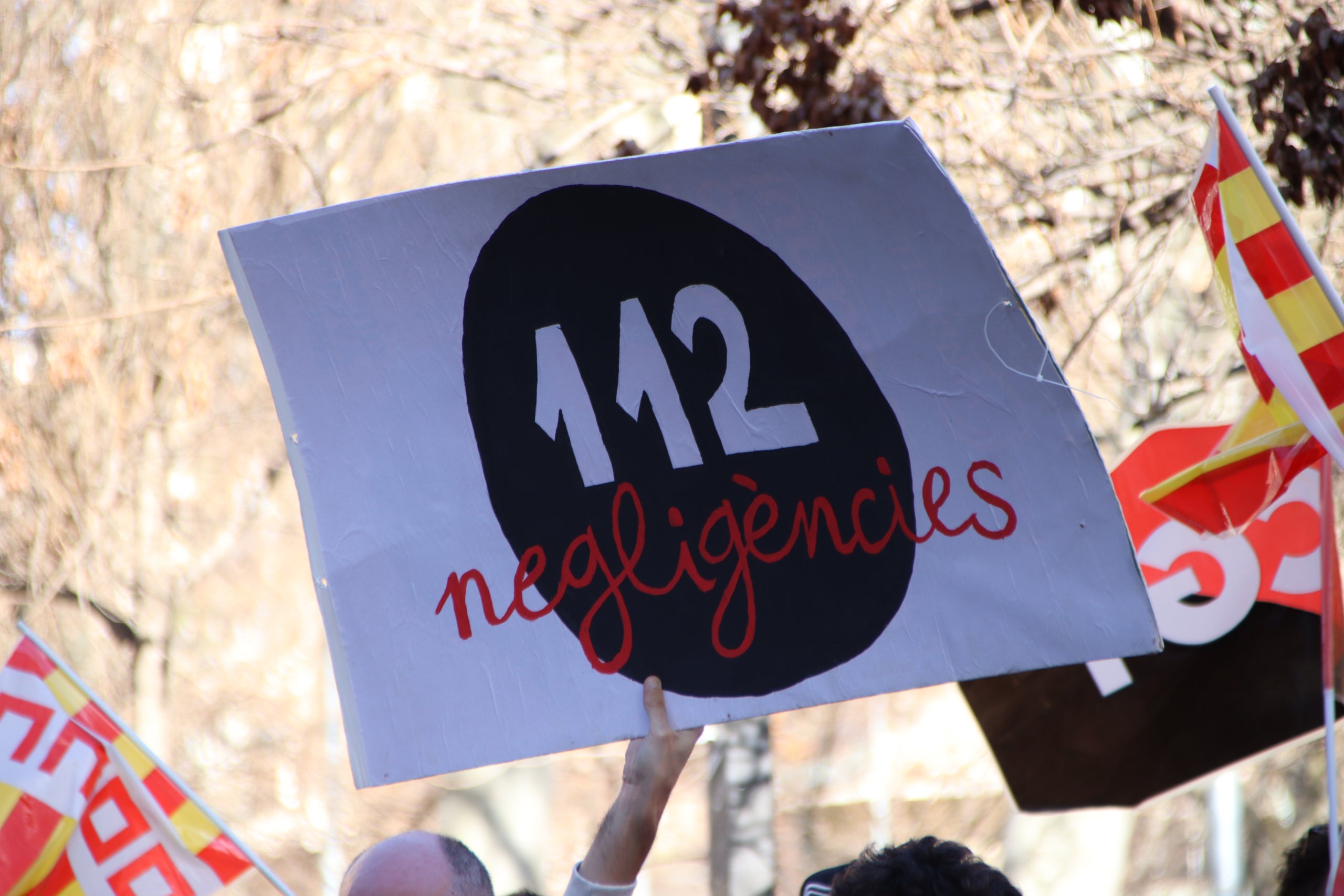 Protesta dels treballadors del telèfon d'emergències de Catalunya 112 davant la seu d'Interior / Blanca Blay (ACN)