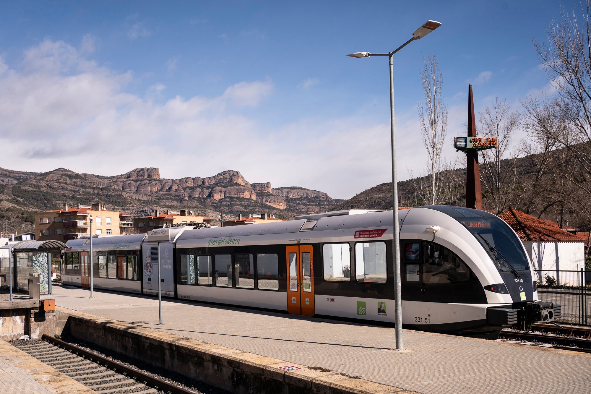 Un tren de la línia RL2, dels Ferrocarrils de la Generalitat de Catalunya (FGC), Lleida-Balaguer-la Pobla de Segur, a l'última estació, la Pobla de Segur / Mireia Comas