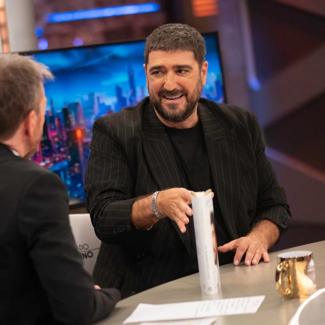 El cantant dona detalls del moment en què va caure al pou - Antena 3