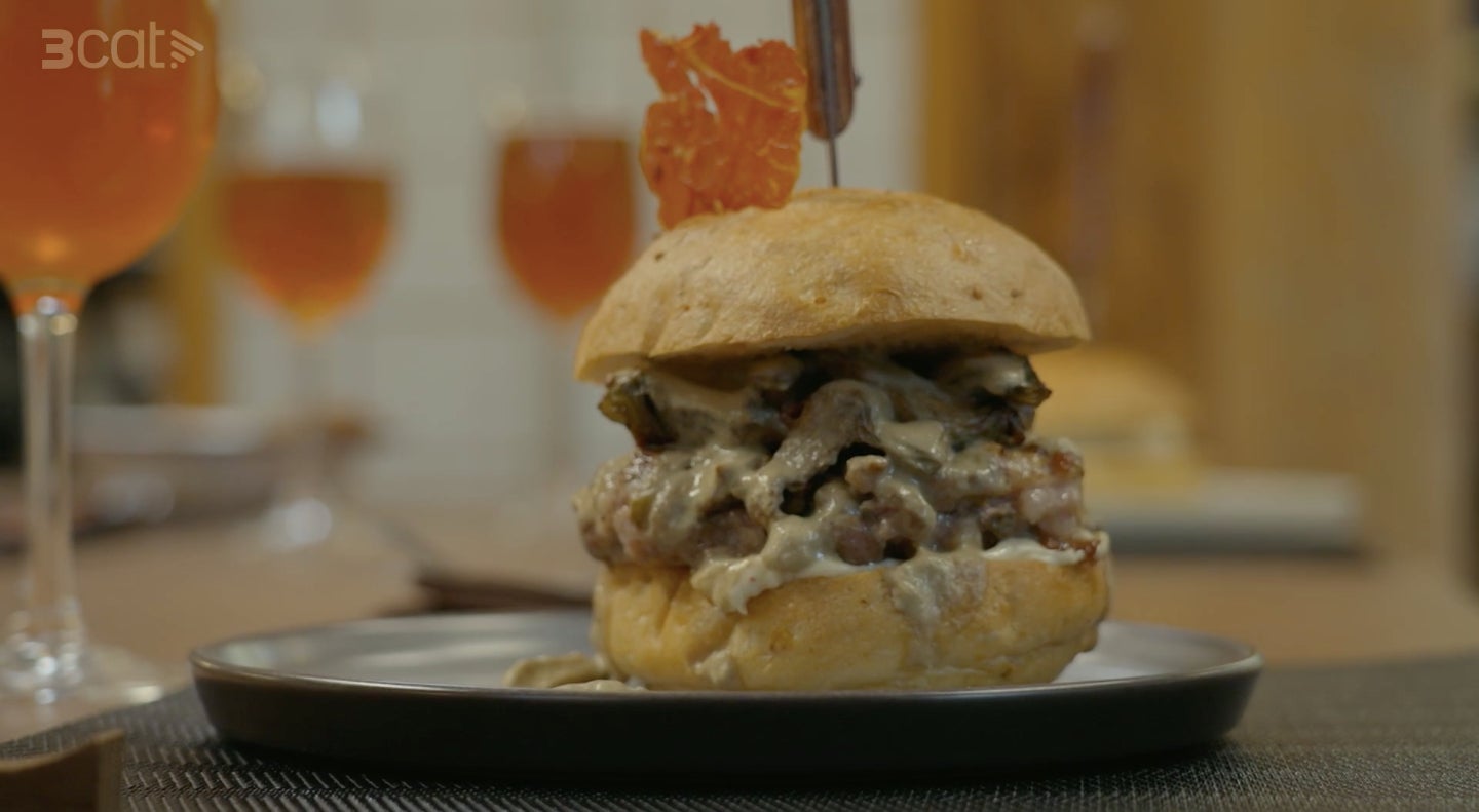 En aquest restaurant també fan hamburguesa de carxofa - TV3